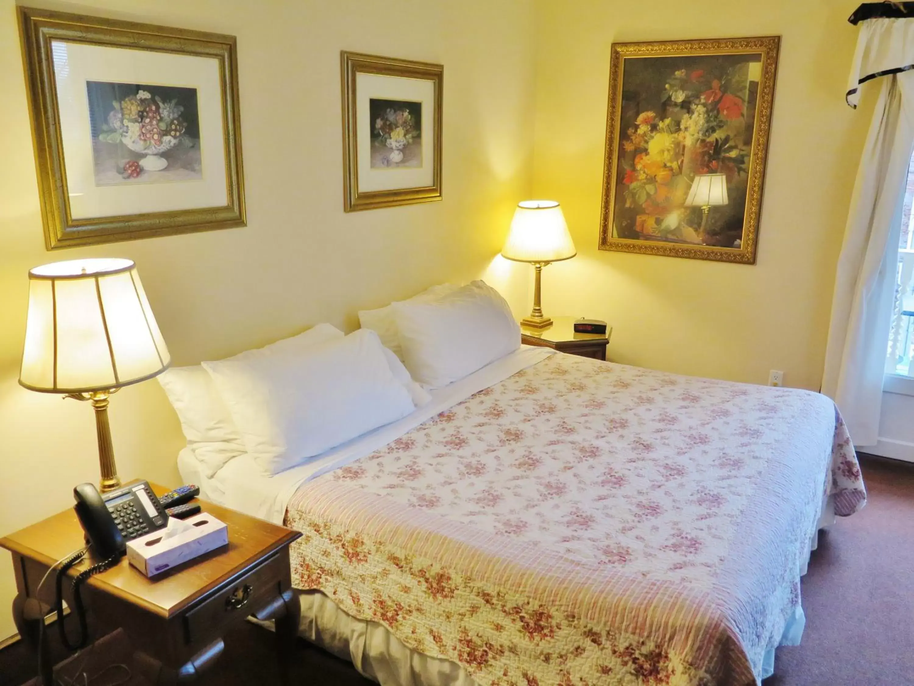 Bedroom, Bed in Madison Manor Boutique Hotel