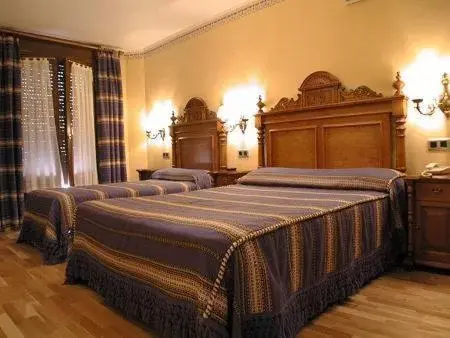 Photo of the whole room, Bed in Hotel del Pastor