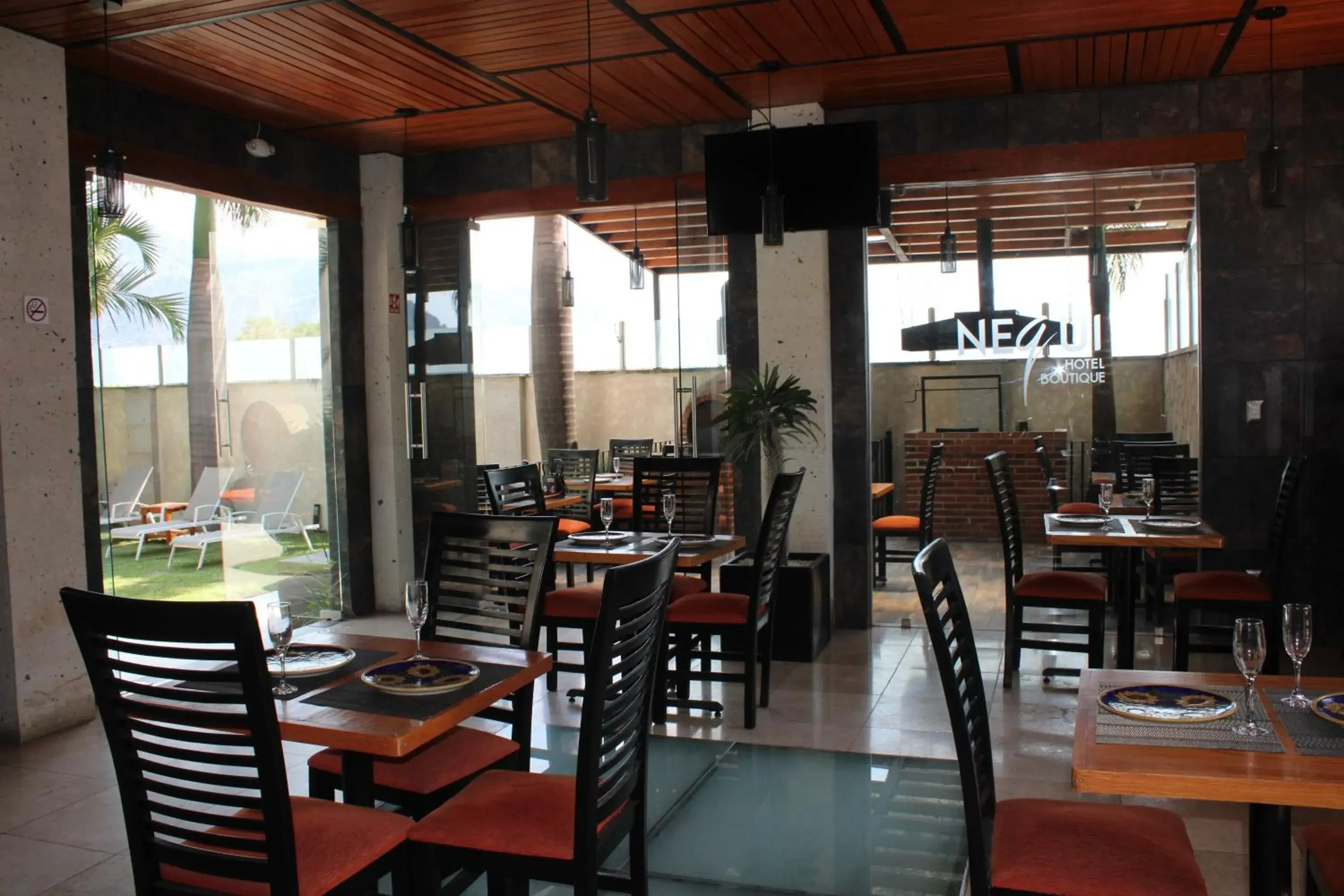 Restaurant/Places to Eat in Nequi Hotel Boutique