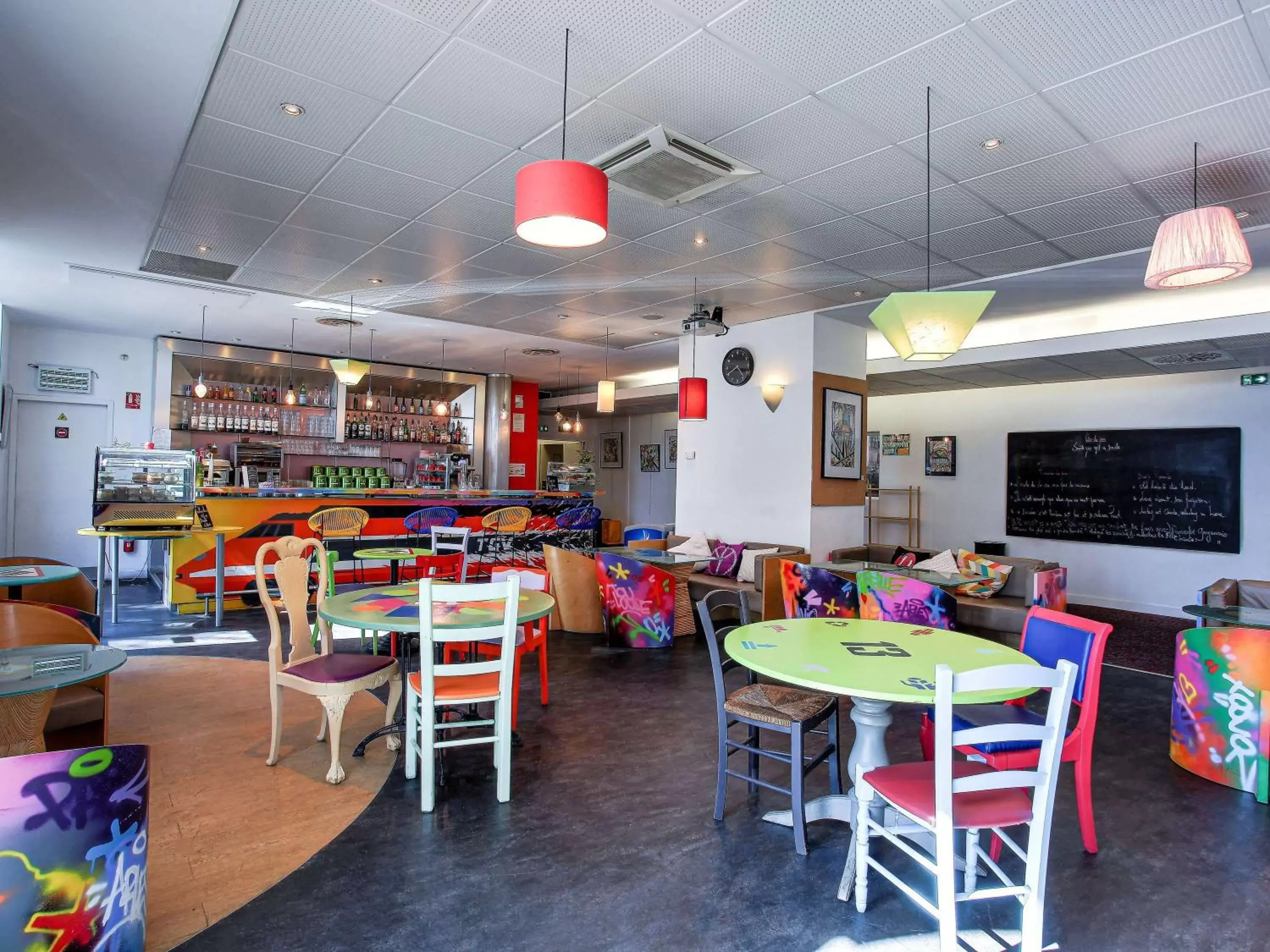 Lounge or bar, Restaurant/Places to Eat in ibis Marseille Centre Gare Saint Charles