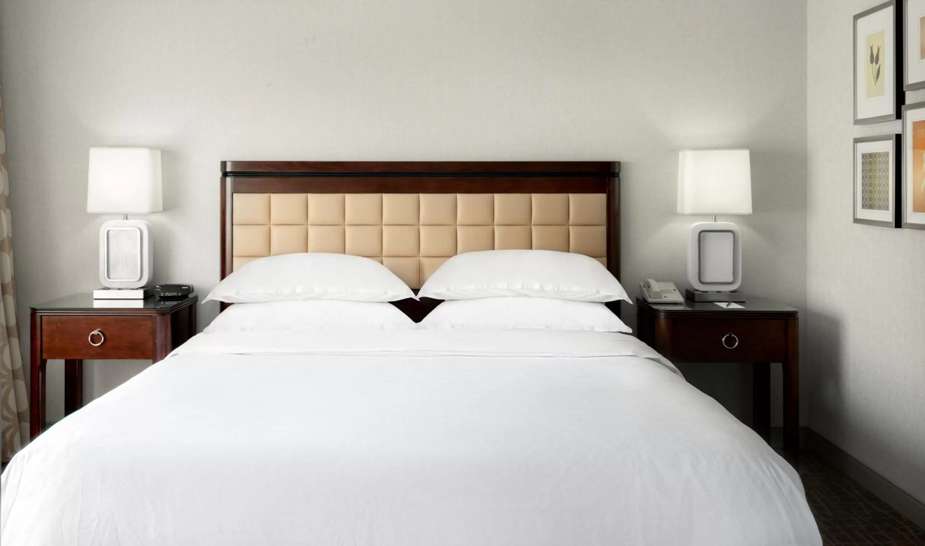 1 Bedroom Suite, 1 King, Sofa bed - Pool View in Sheraton Suites Orlando Airport Hotel