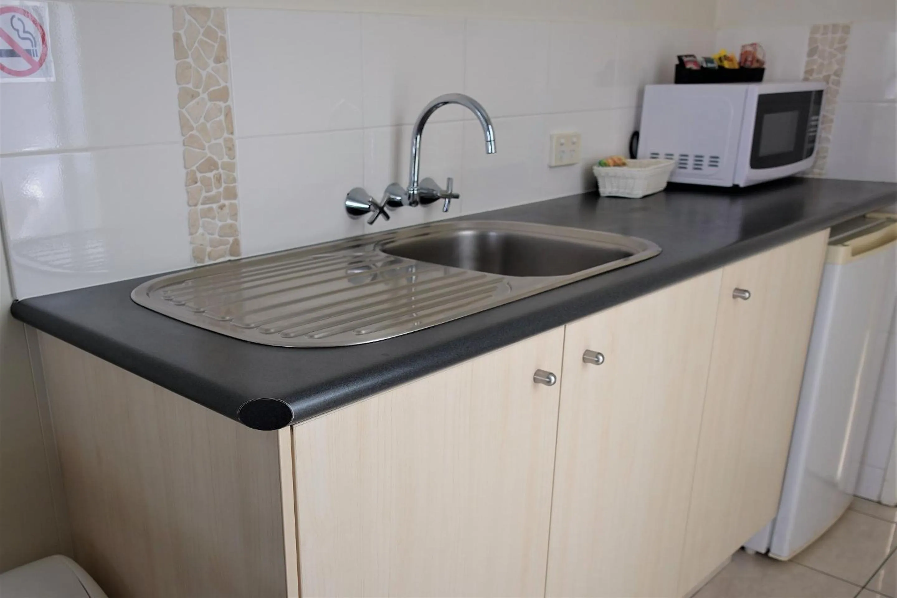 Kitchen or kitchenette in Pacific Palms Motor Inn