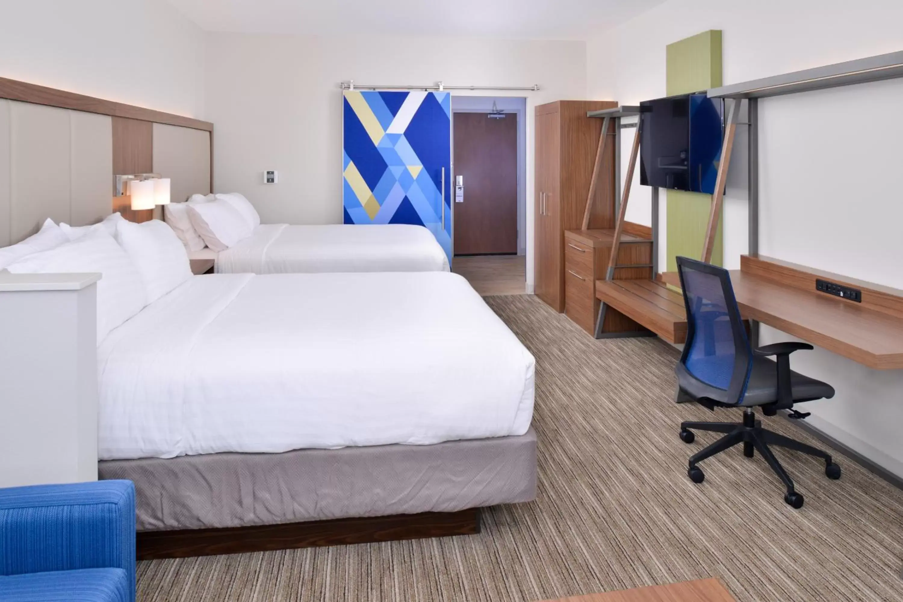 Photo of the whole room, Bed in Holiday Inn Express & Suites Madison, an IHG Hotel