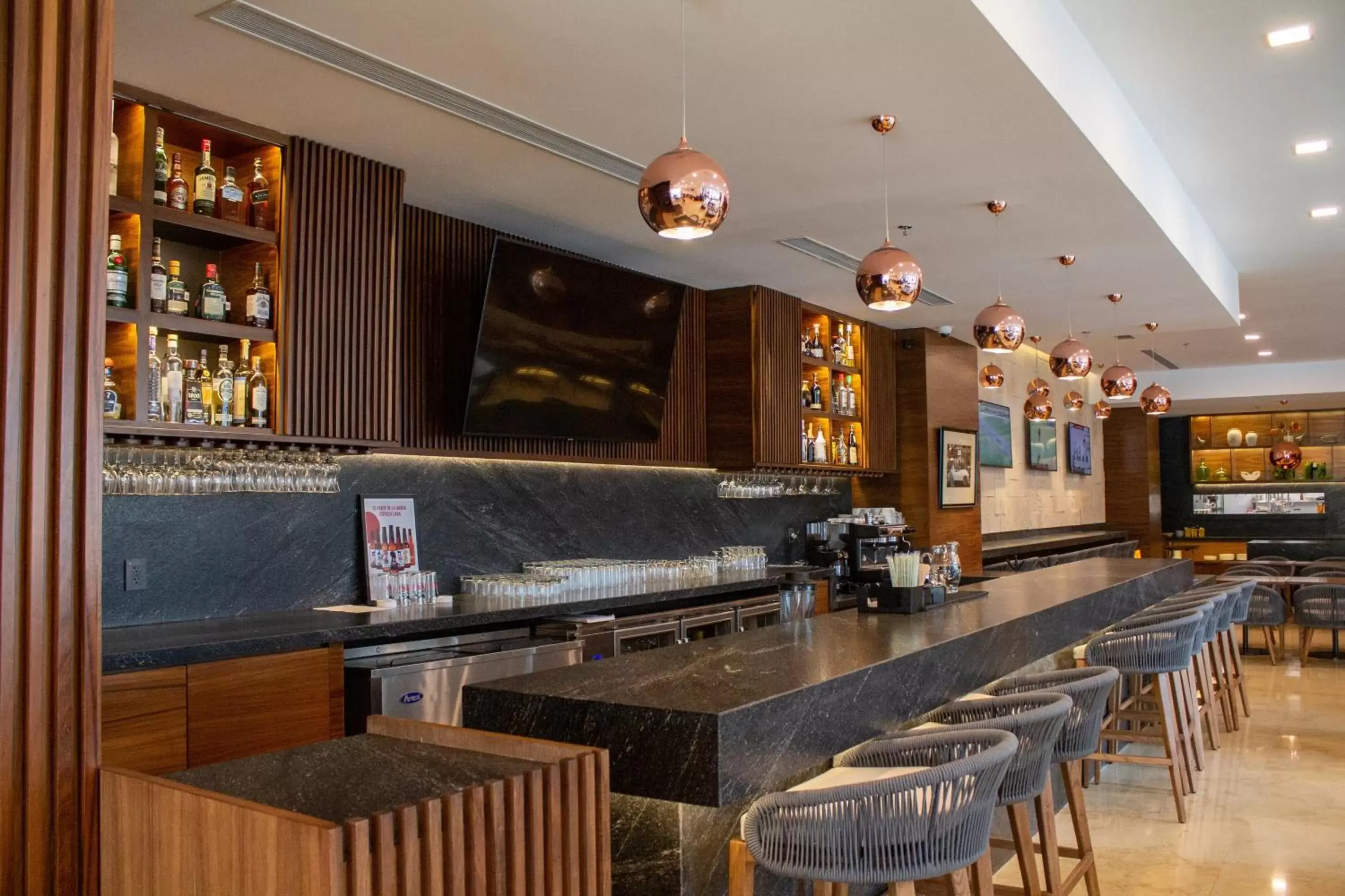 Lounge or bar, Lounge/Bar in Holiday Inn & Suites - Puerto Vallarta Marina & Golf, an IHG Hotel