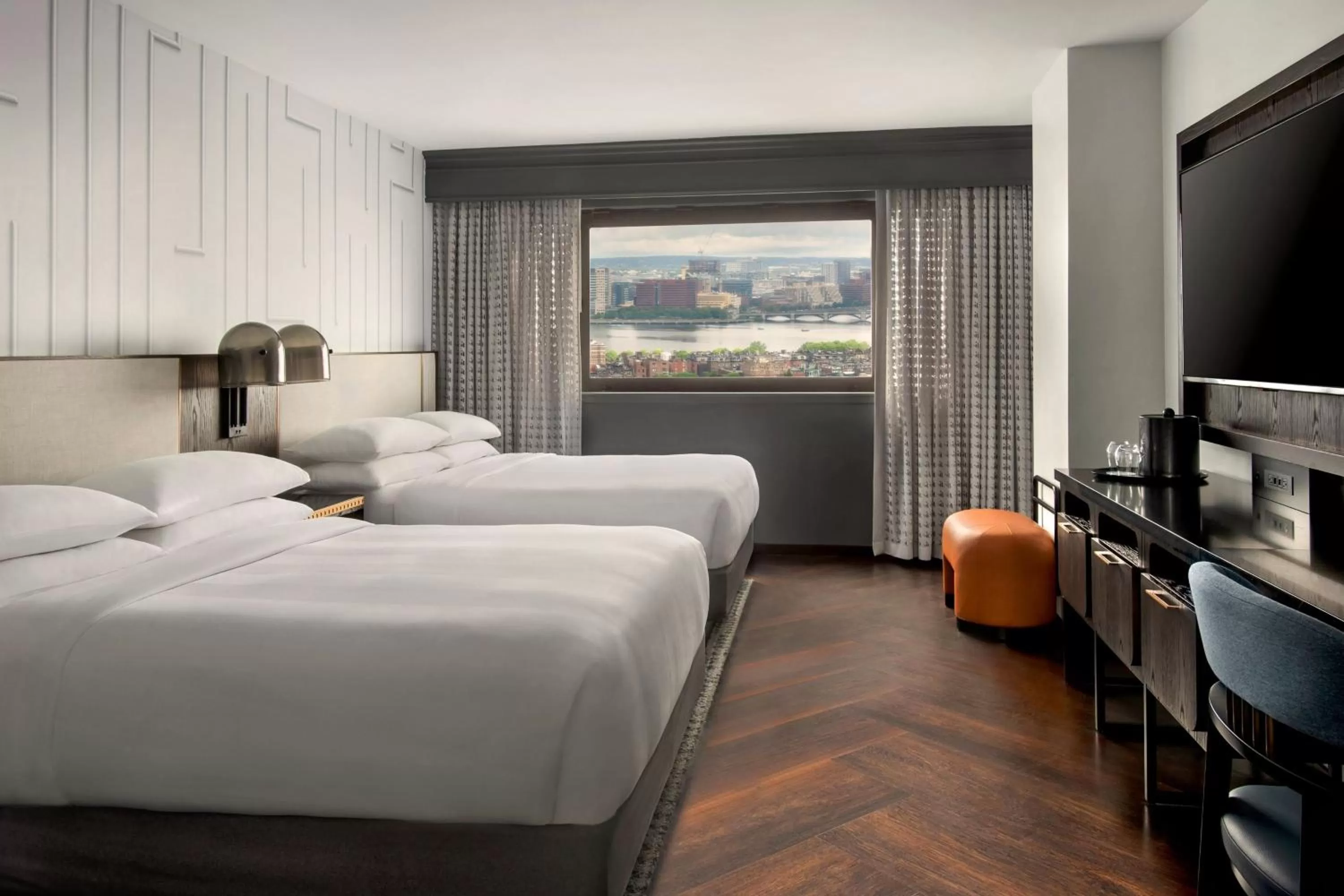 Photo of the whole room, Bed in Boston Marriott Copley Place