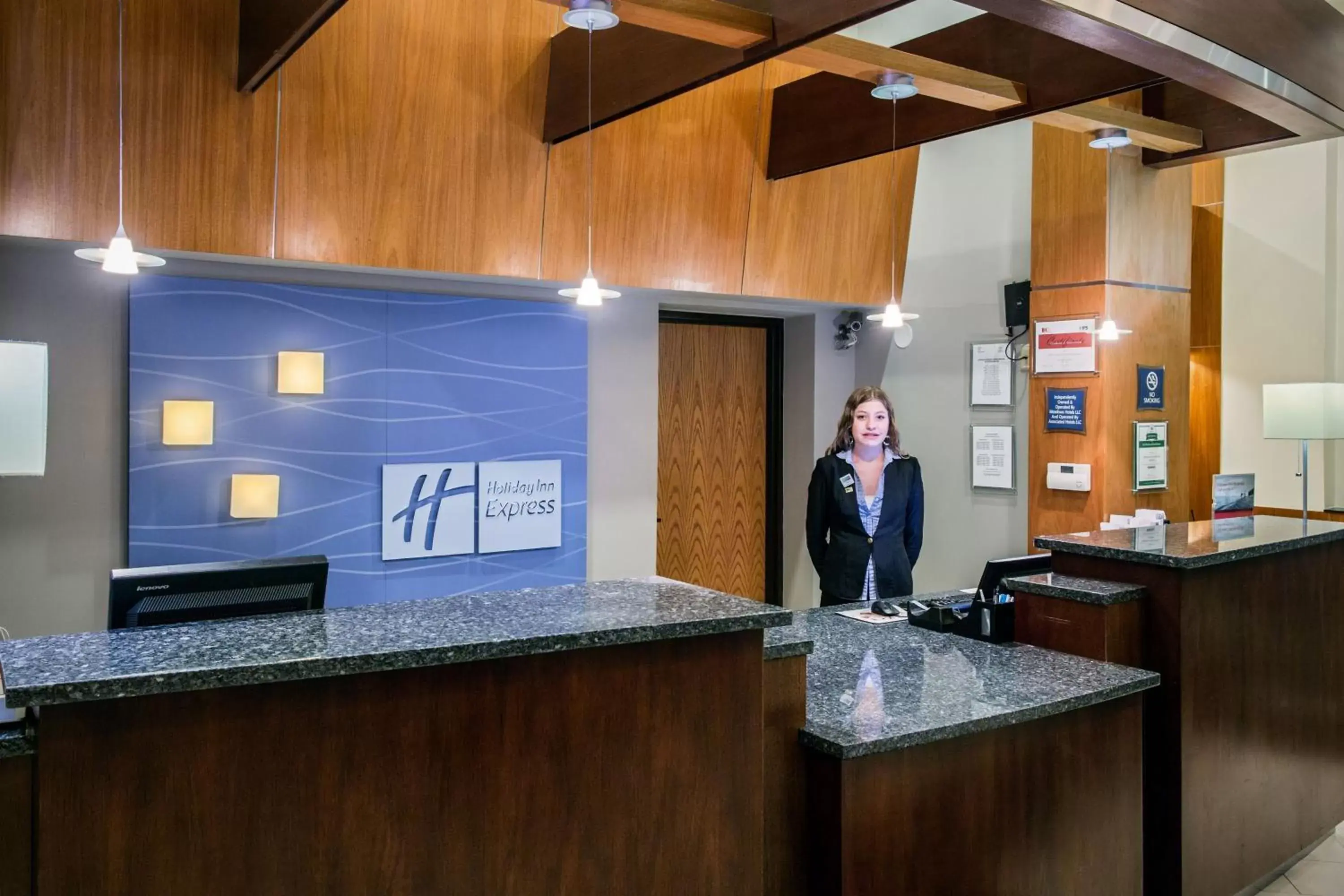 Property building, Lobby/Reception in Holiday Inn Express Schaumburg-Rolling Meadows, an IHG Hotel