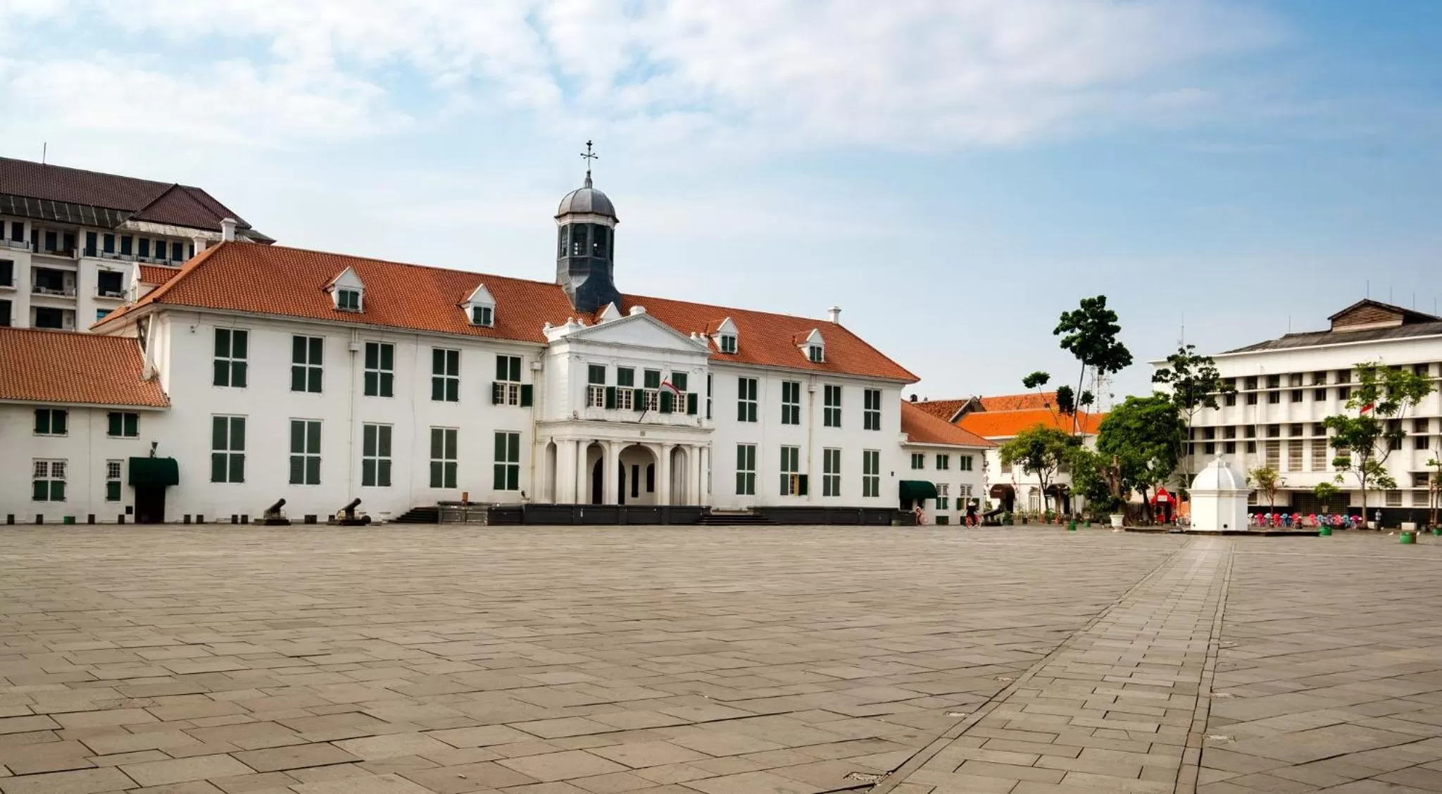 Nearby landmark in Holiday Inn & Suites Jakarta Gajah Mada by IHG