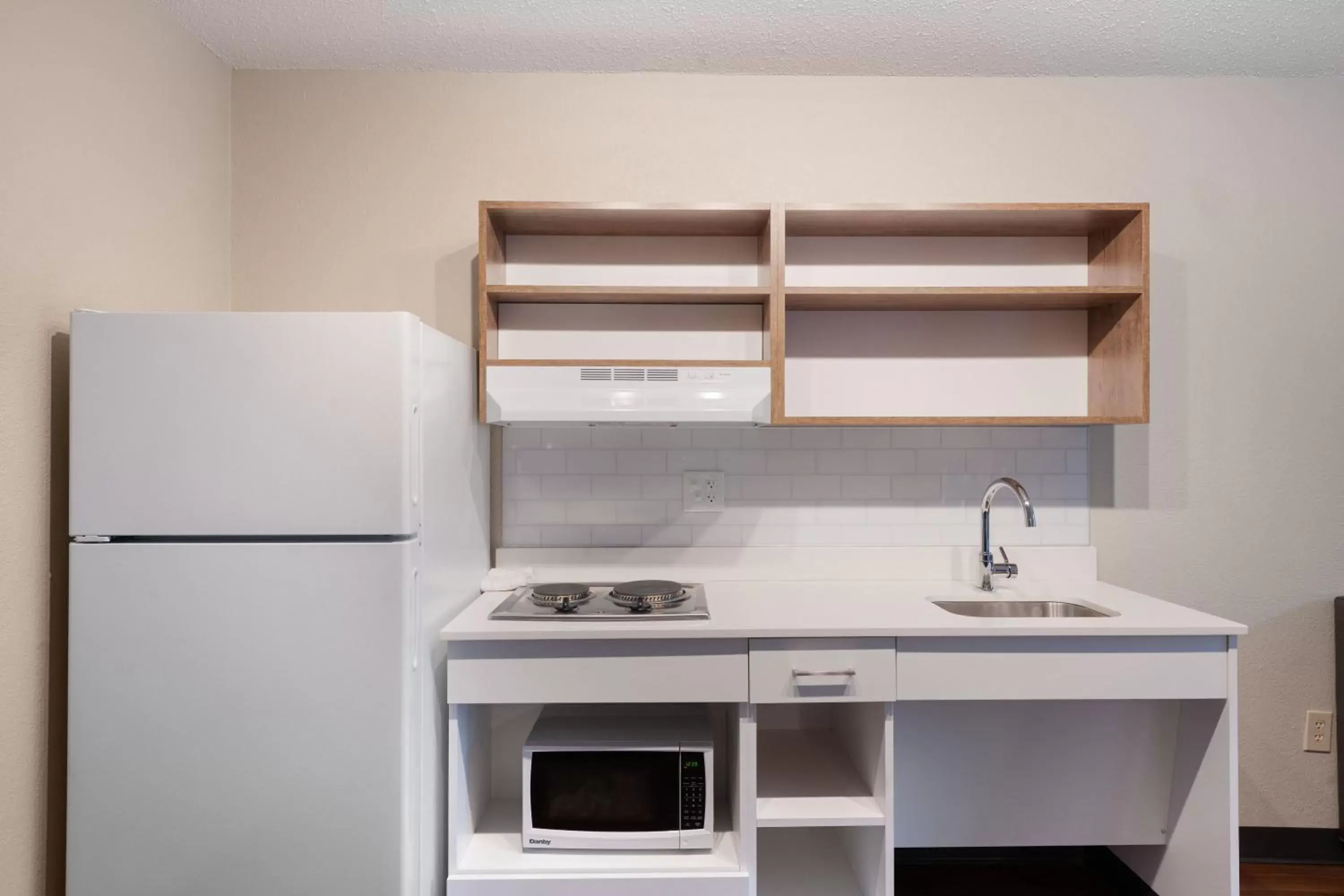 Kitchen or kitchenette, Kitchen/Kitchenette in Extended Stay America Premier Suites - Oakland - Alameda