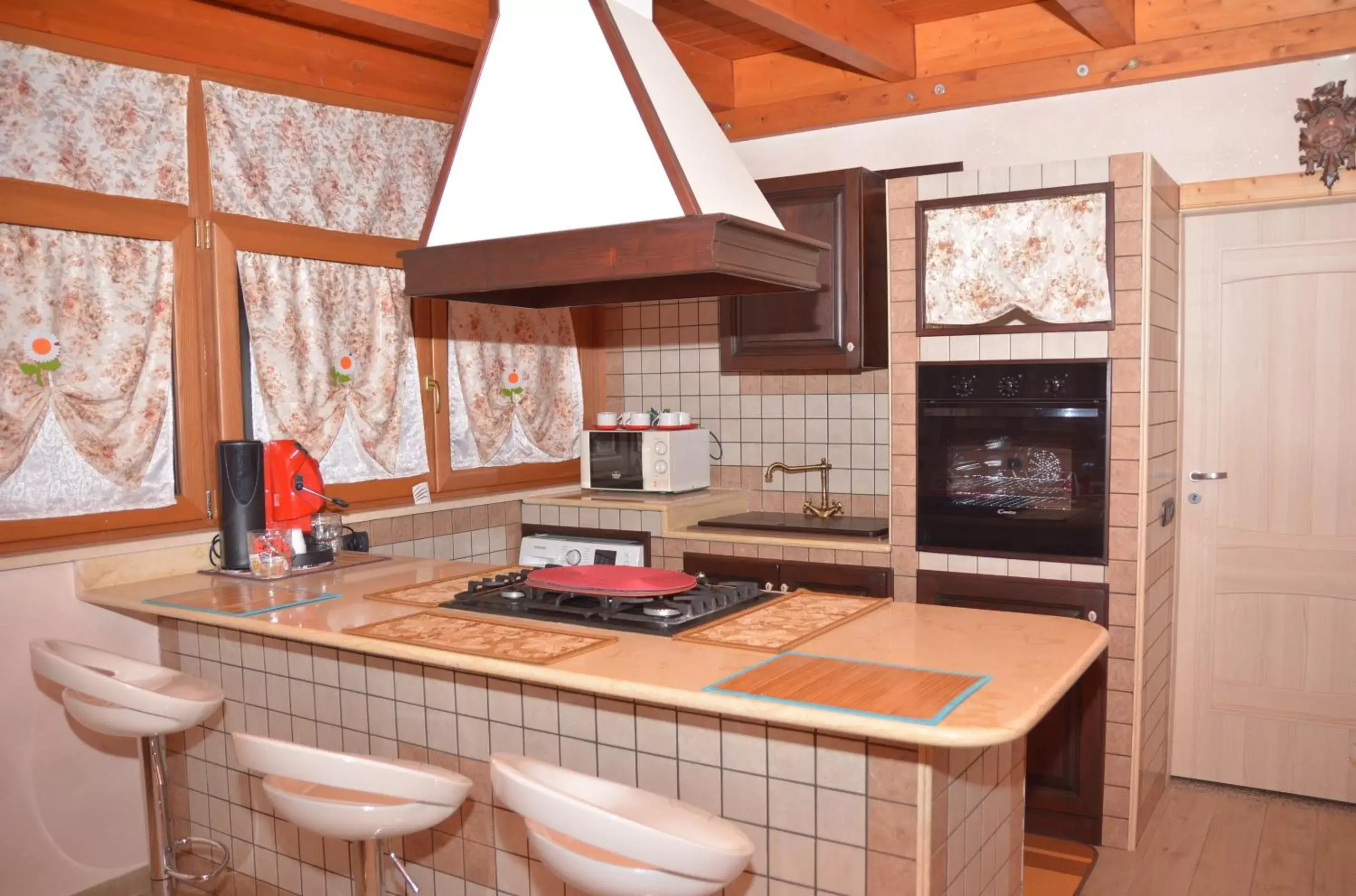 Kitchen/Kitchenette in VILLA DEI CICAS