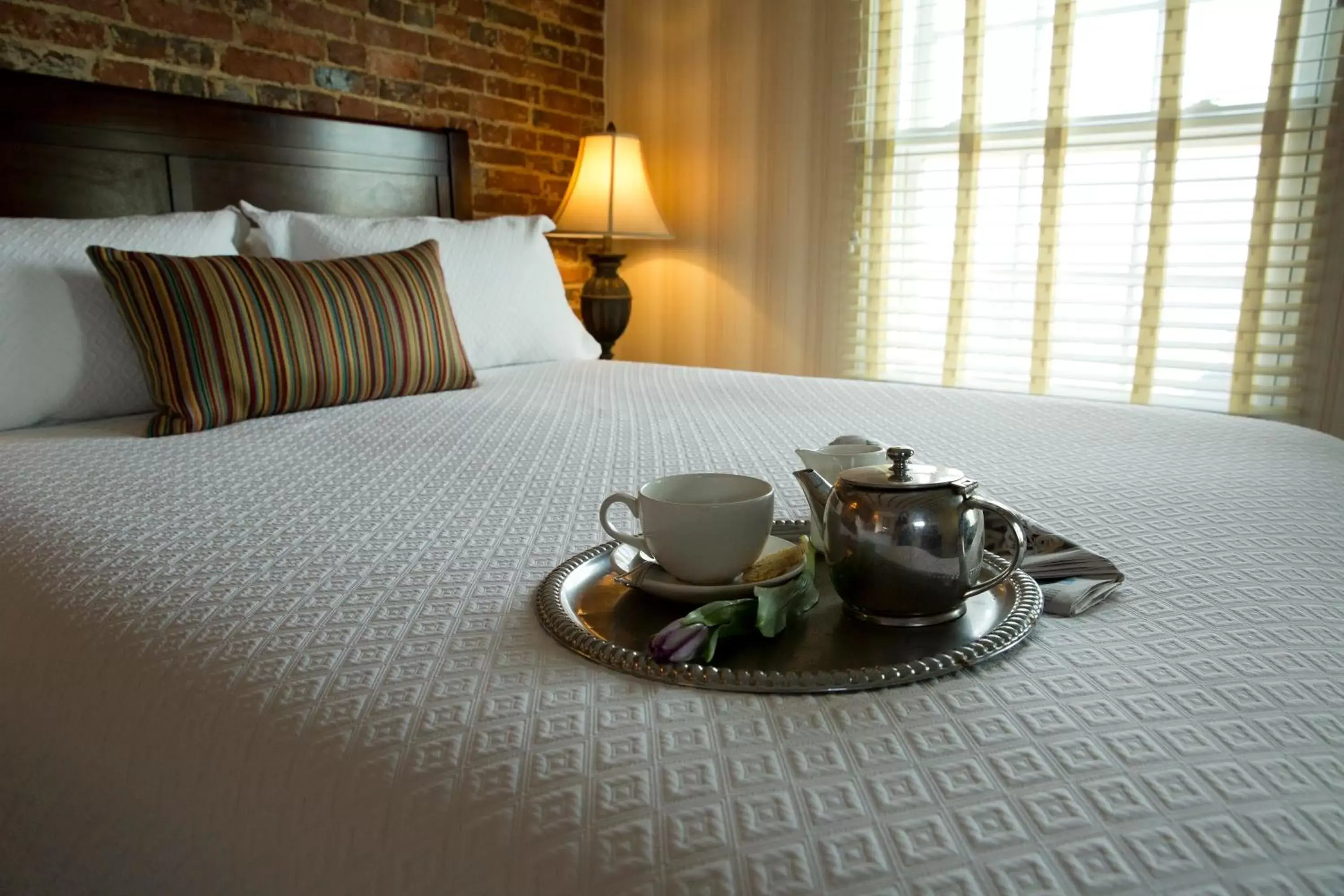 Bed in Penn's View Hotel Philadelphia