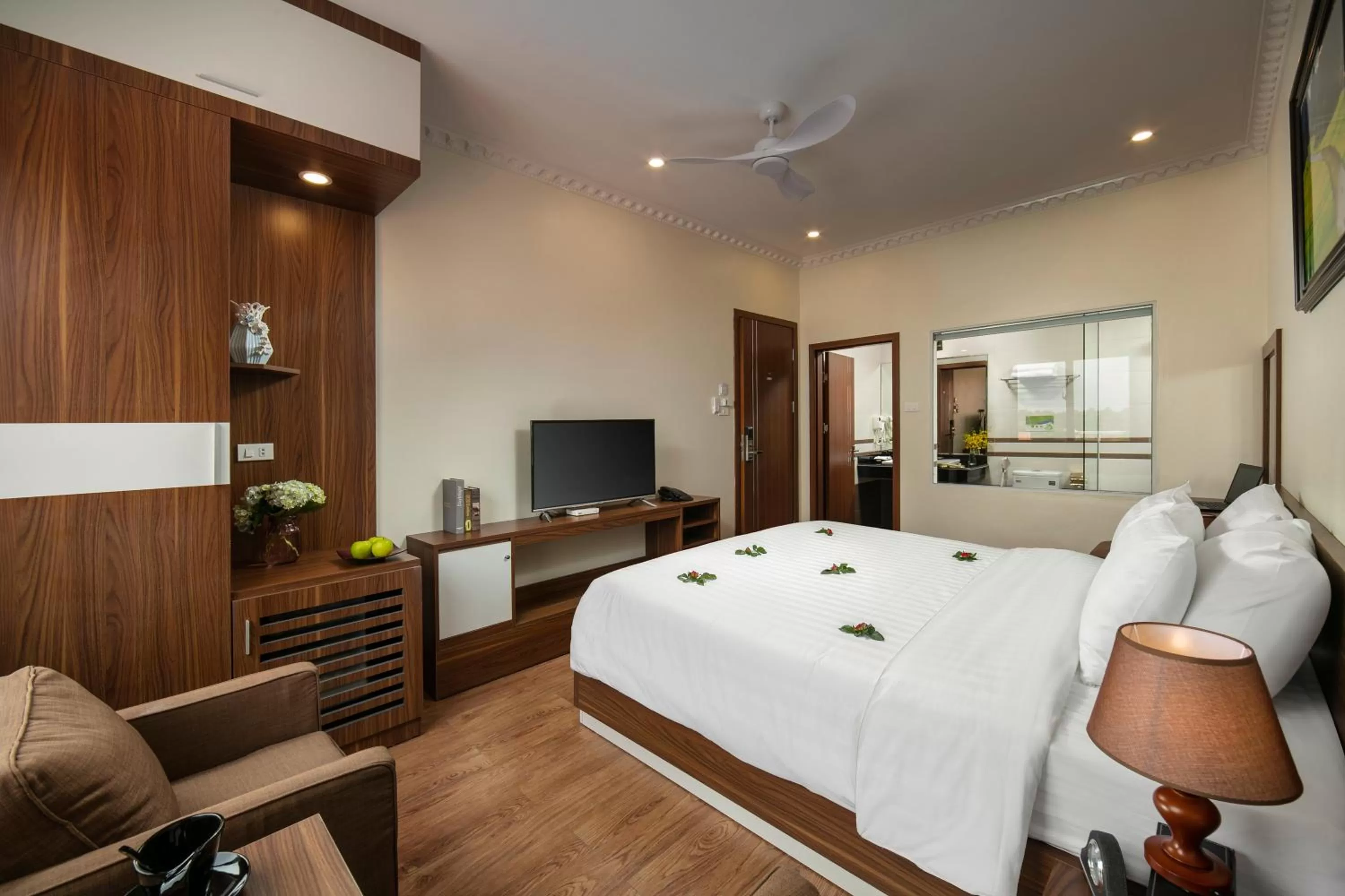 Photo of the whole room, Bed in Tam Coc Holiday Hotel & Villa