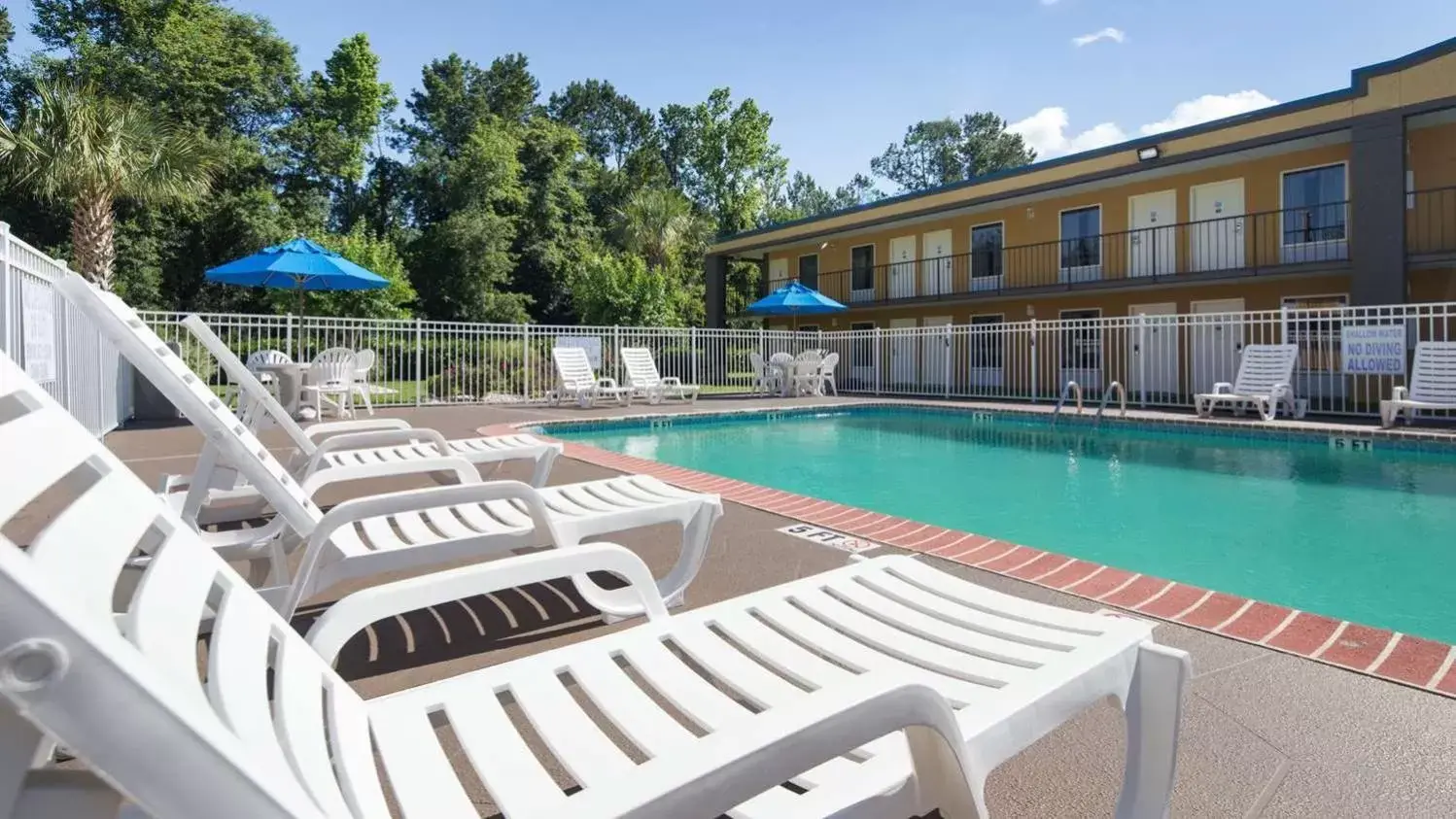 Swimming Pool in Best Western Of Walterboro