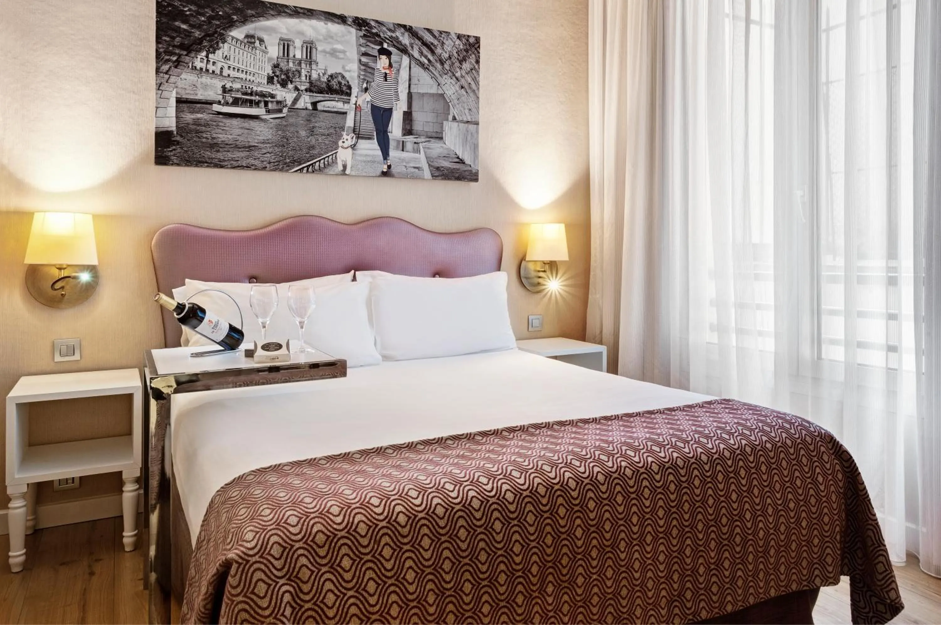 Photo of the whole room, Bed in Exe Paris Centre