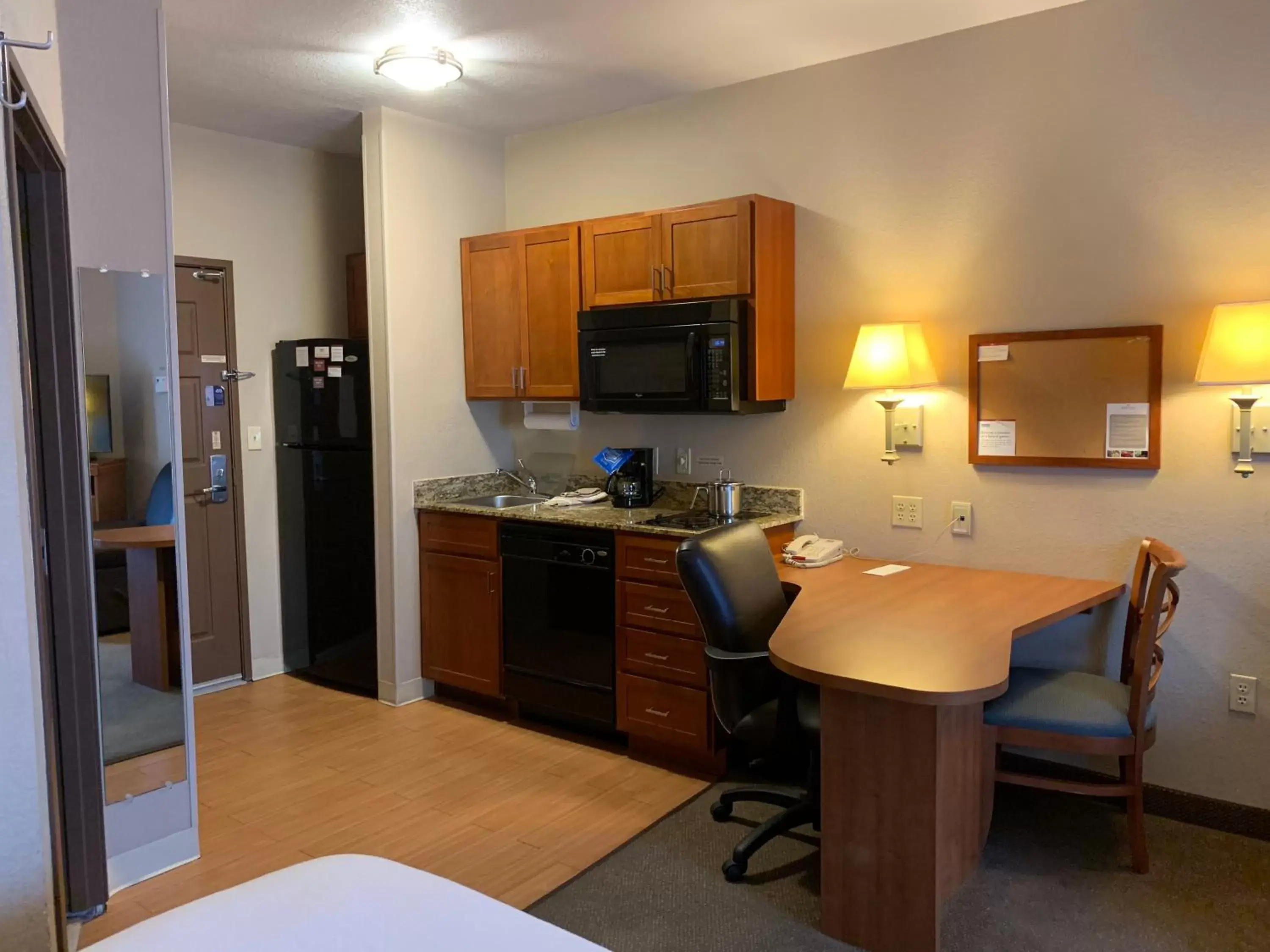 Photo of the whole room, Kitchen/Kitchenette in Candlewood Suites Jonesboro, an IHG Hotel