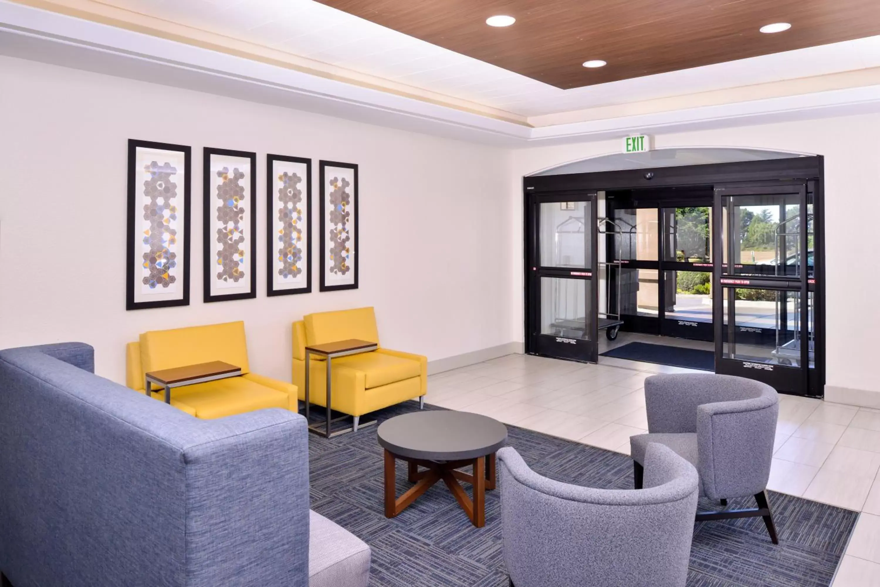 Lobby or reception in Holiday Inn Express Hotel & Suites Arcata/Eureka-Airport Area by IHG Lobby or reception in Holiday Inn Express Hotel & Suites Arcata/Eureka-Airport Area by IHG
