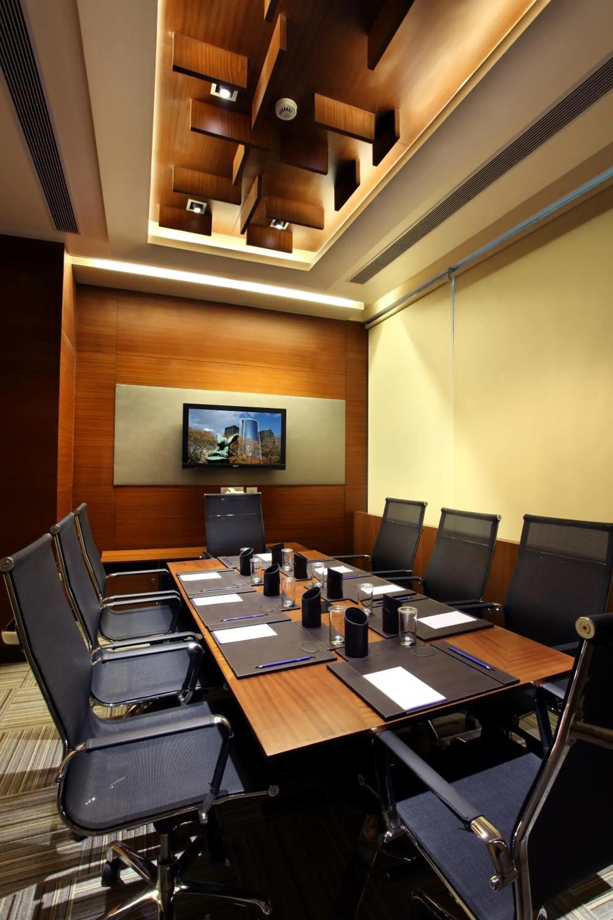 Business facilities in Mahagun Sarovar Portico Suites Ghaziabad