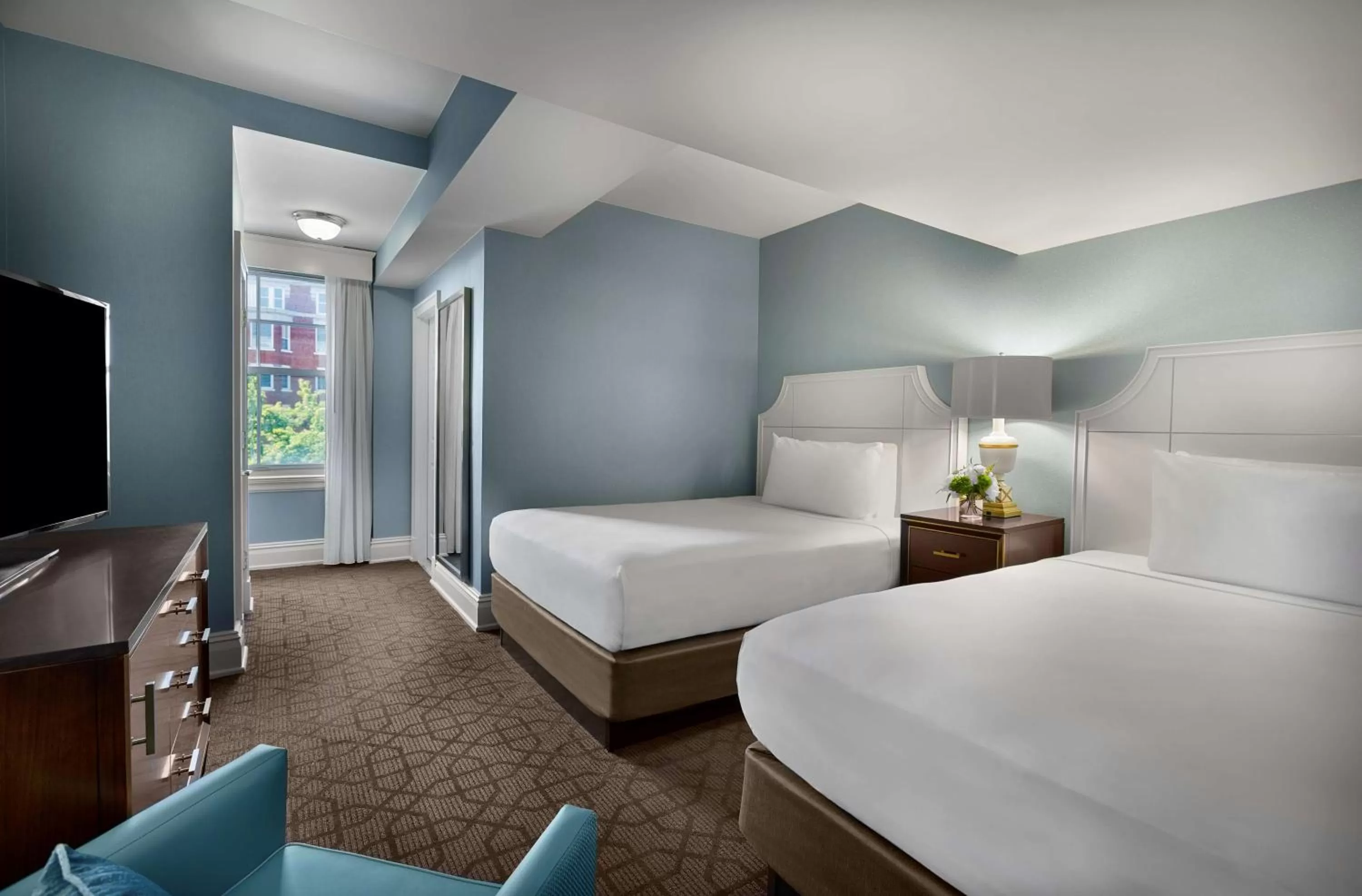 Photo of the whole room, Bed in The Royal Sonesta Chase Park Plaza St Louis