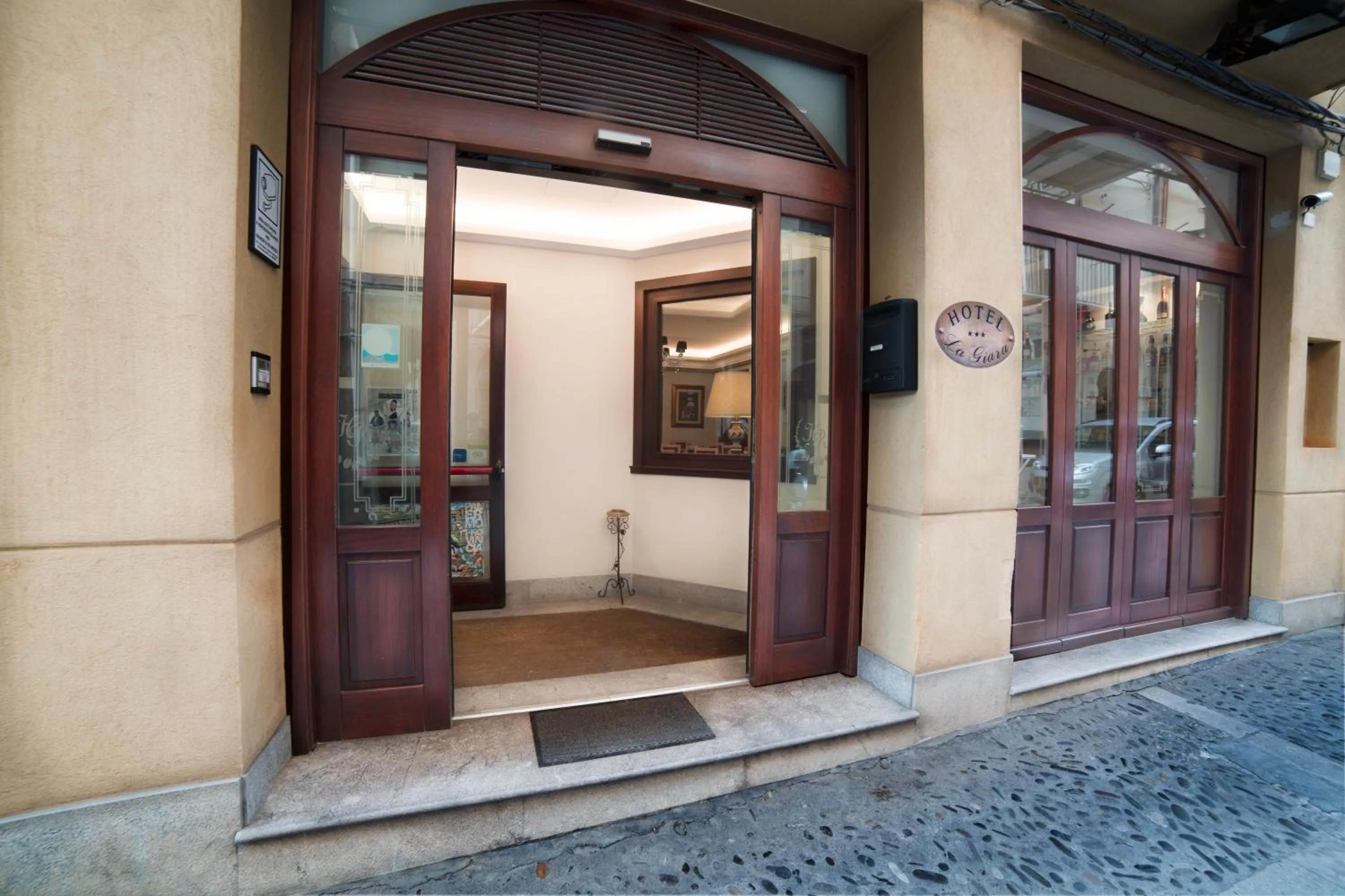Facade/entrance in Hotel La Giara