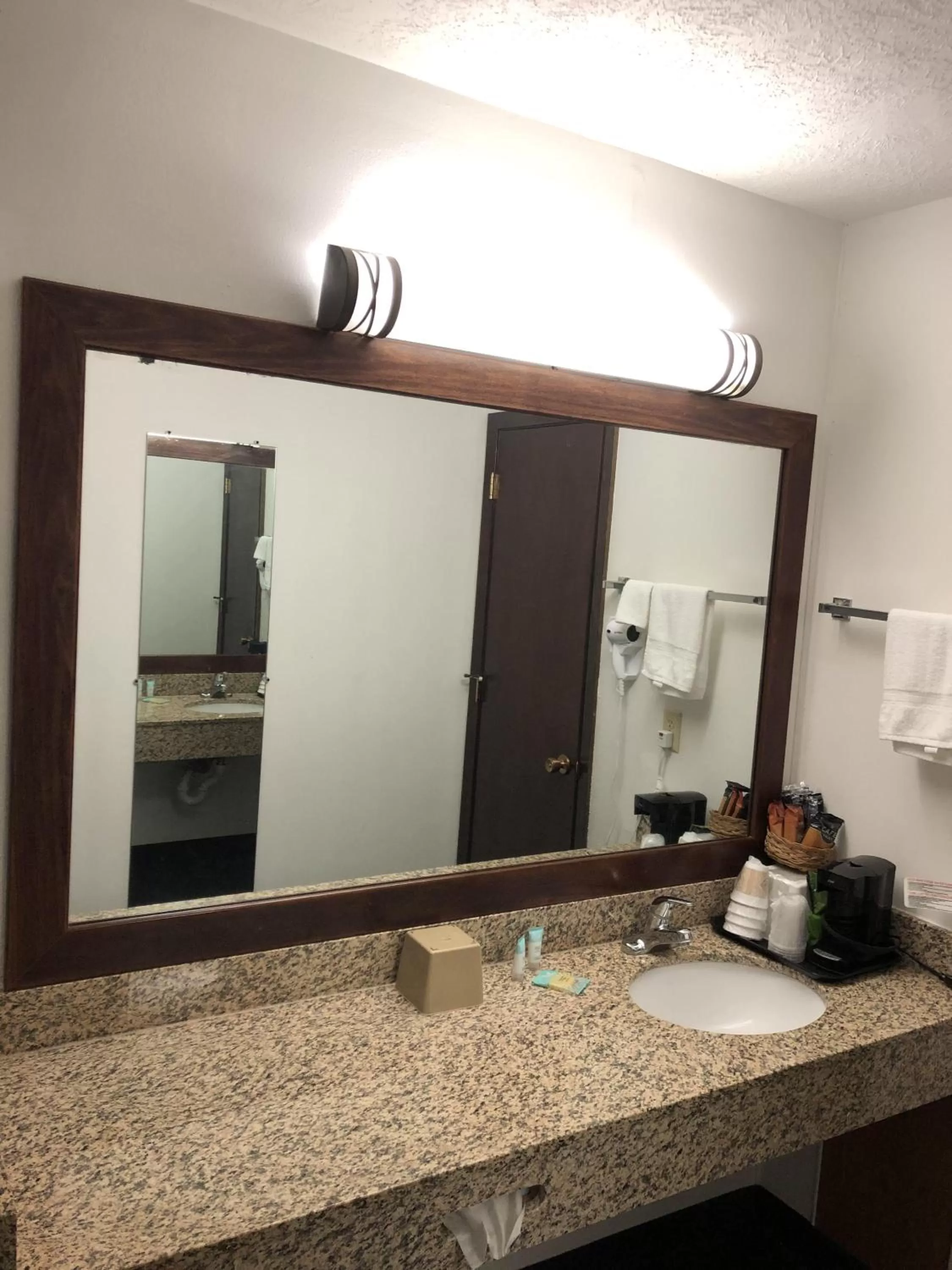 Bathroom in Corn Palace Inn