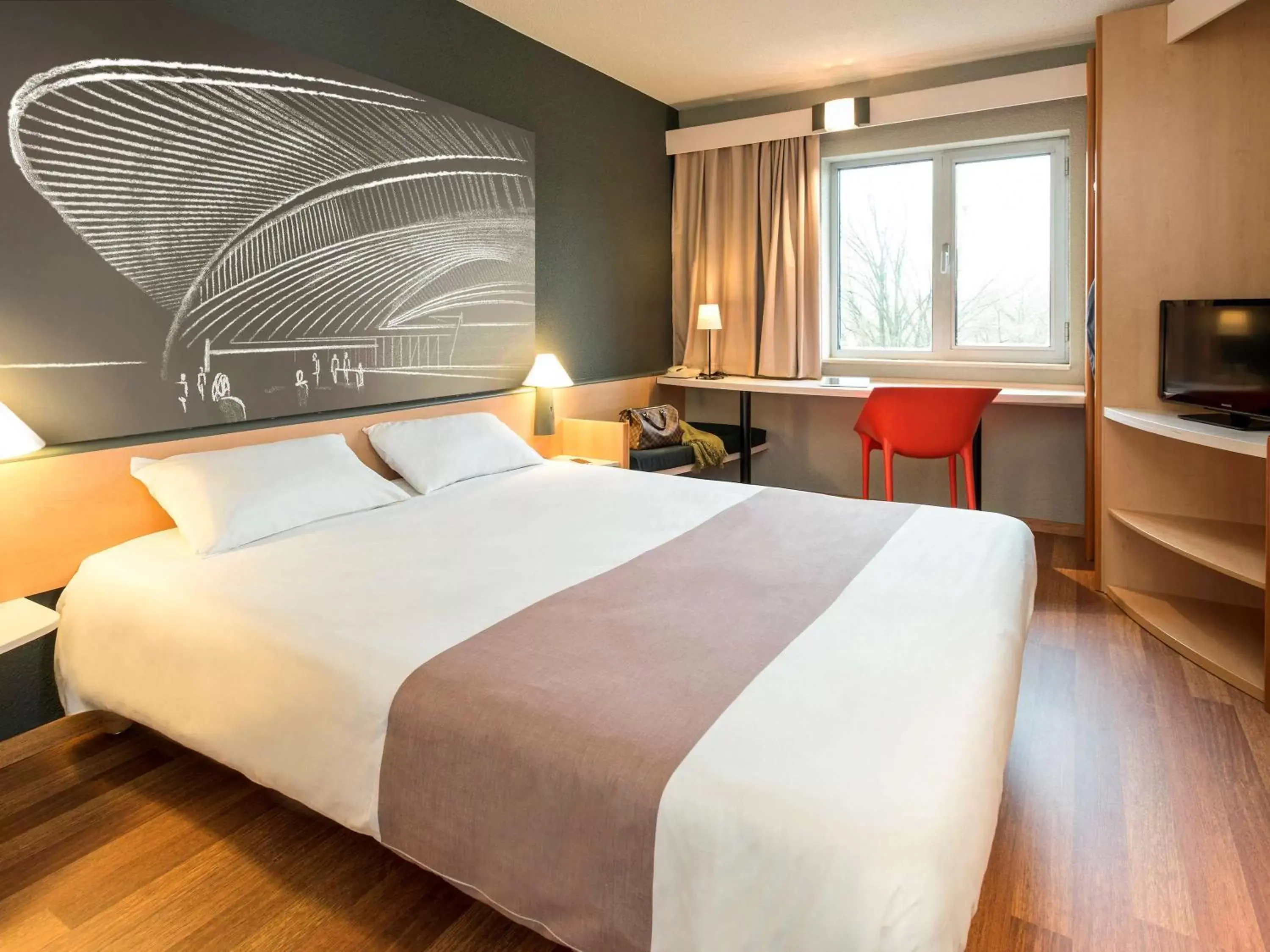 Photo of the whole room, Bed in ibis Liège Seraing