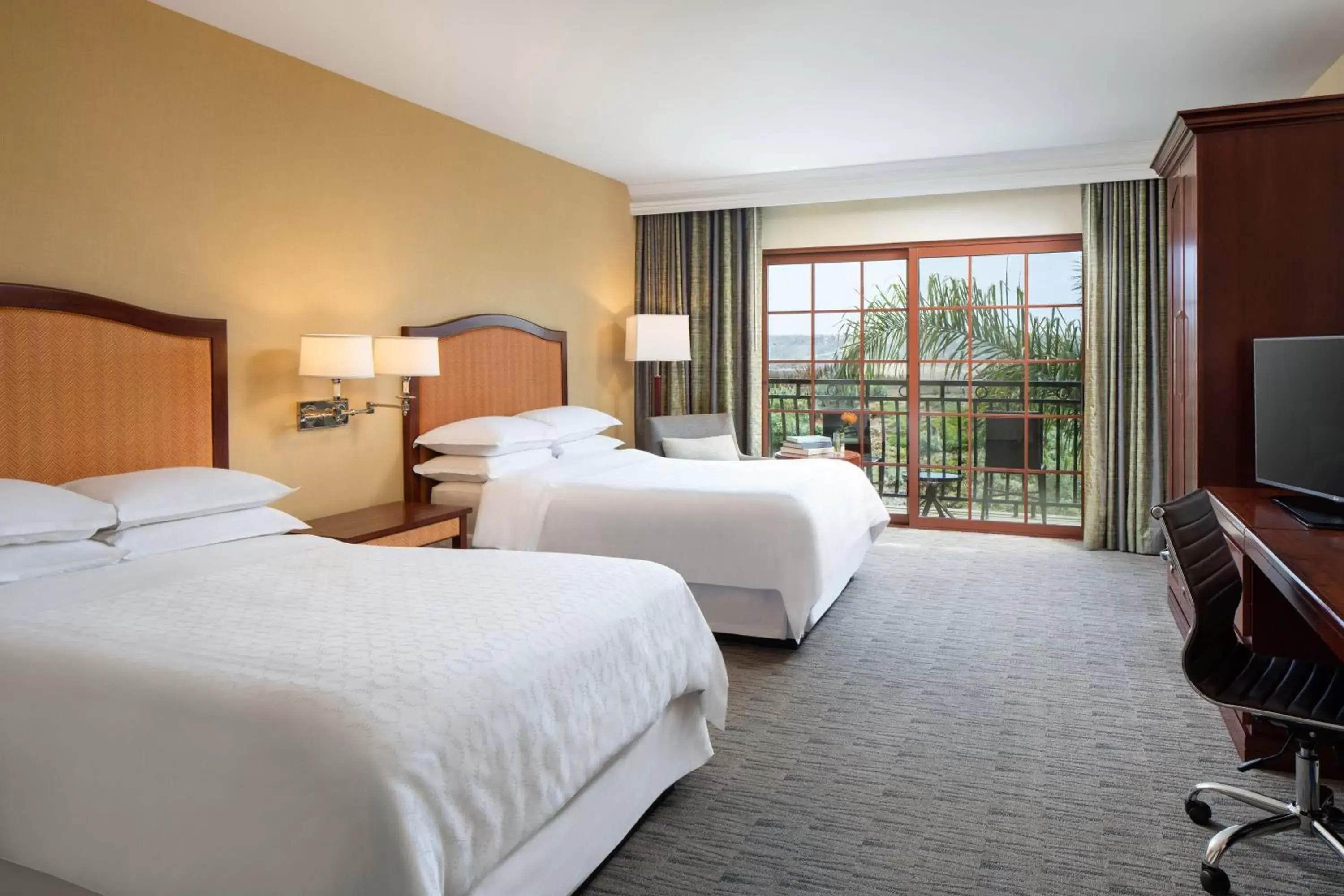 Photo of the whole room, Bed in Sheraton Carlsbad Resort & Spa