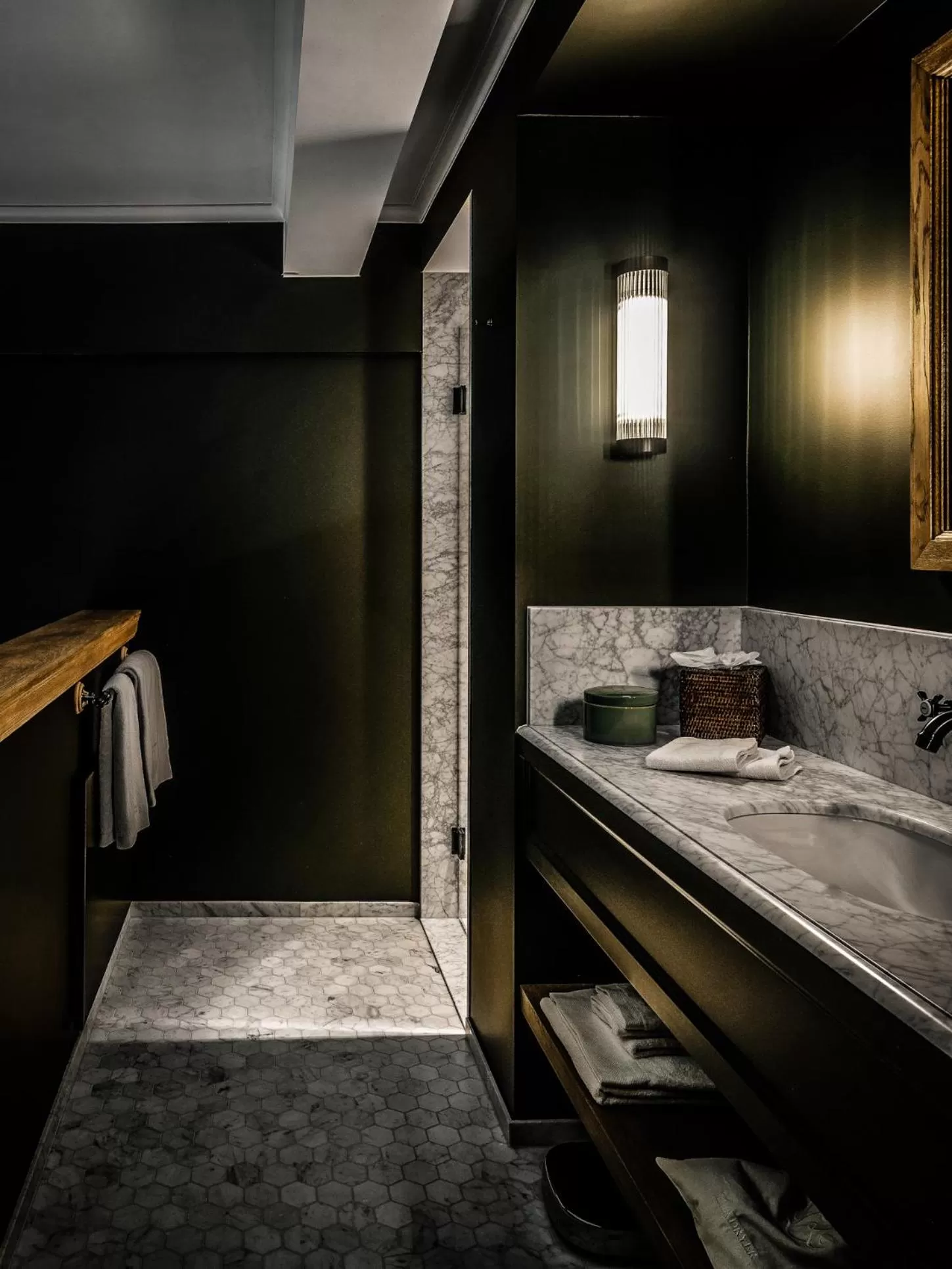 Shower, Bed in 1898 The Post