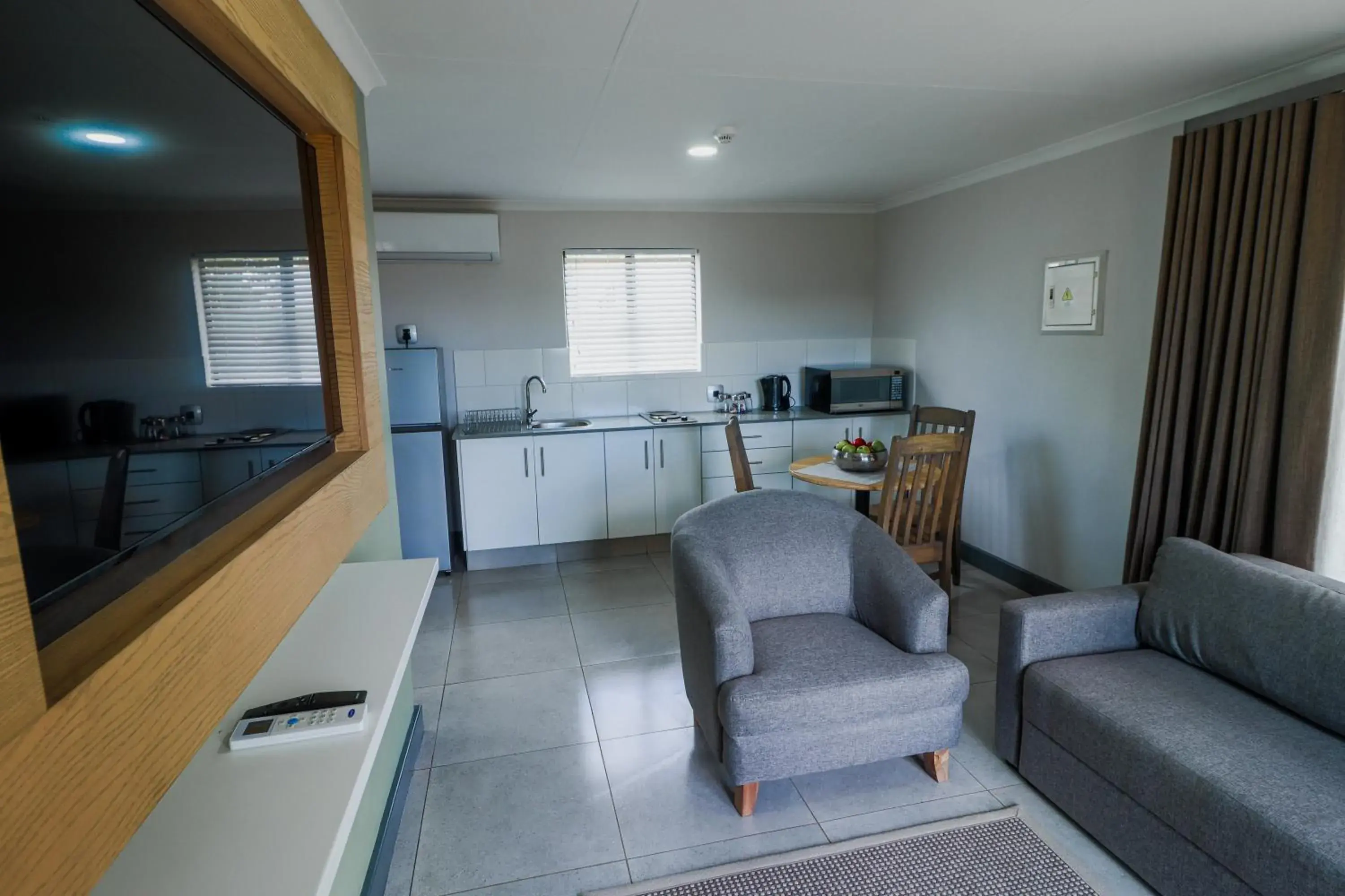 Kitchen or kitchenette, Seating Area in Emerald Resort & Casino