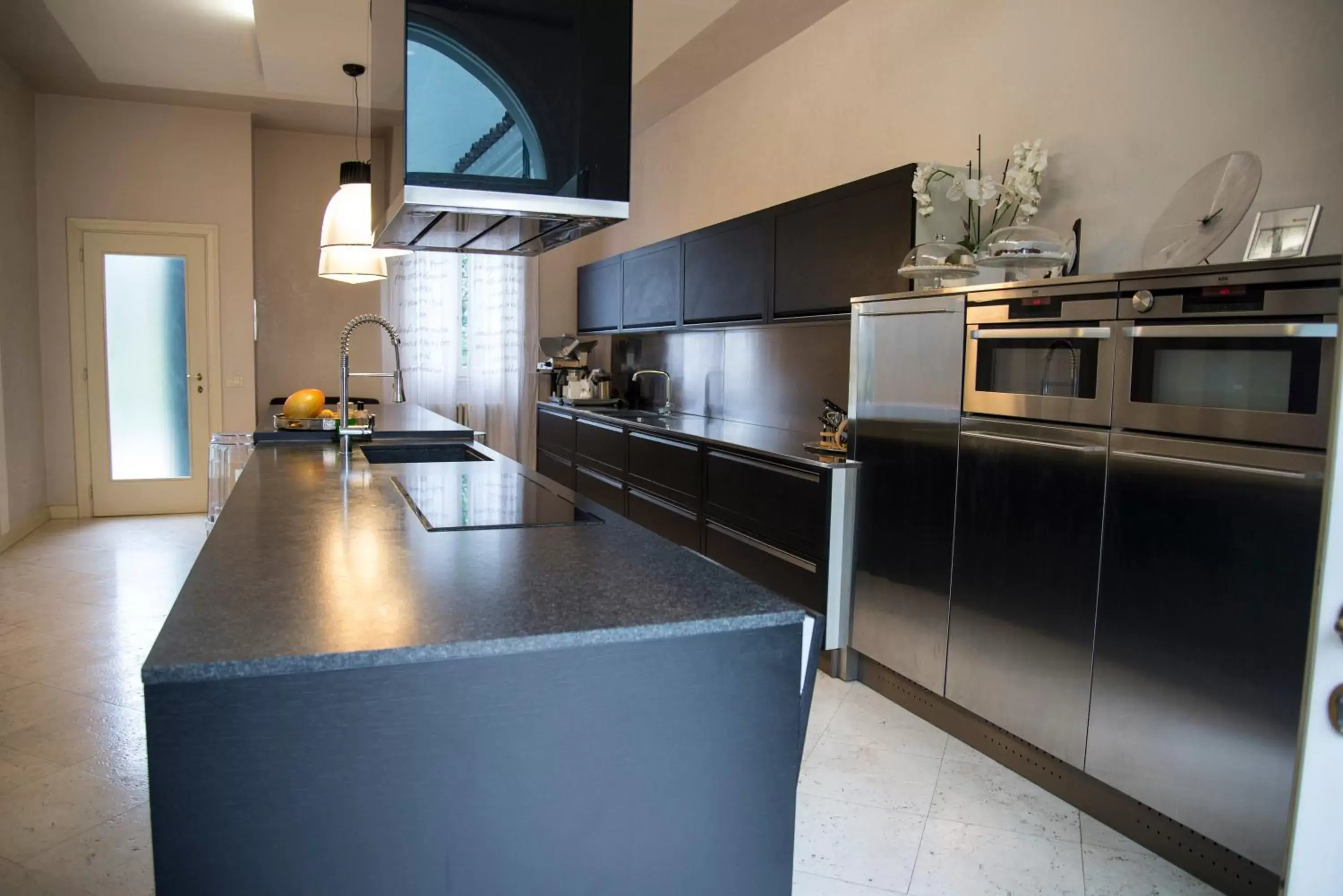 Property building, Kitchen/Kitchenette in Villa Franca in Franciacorta