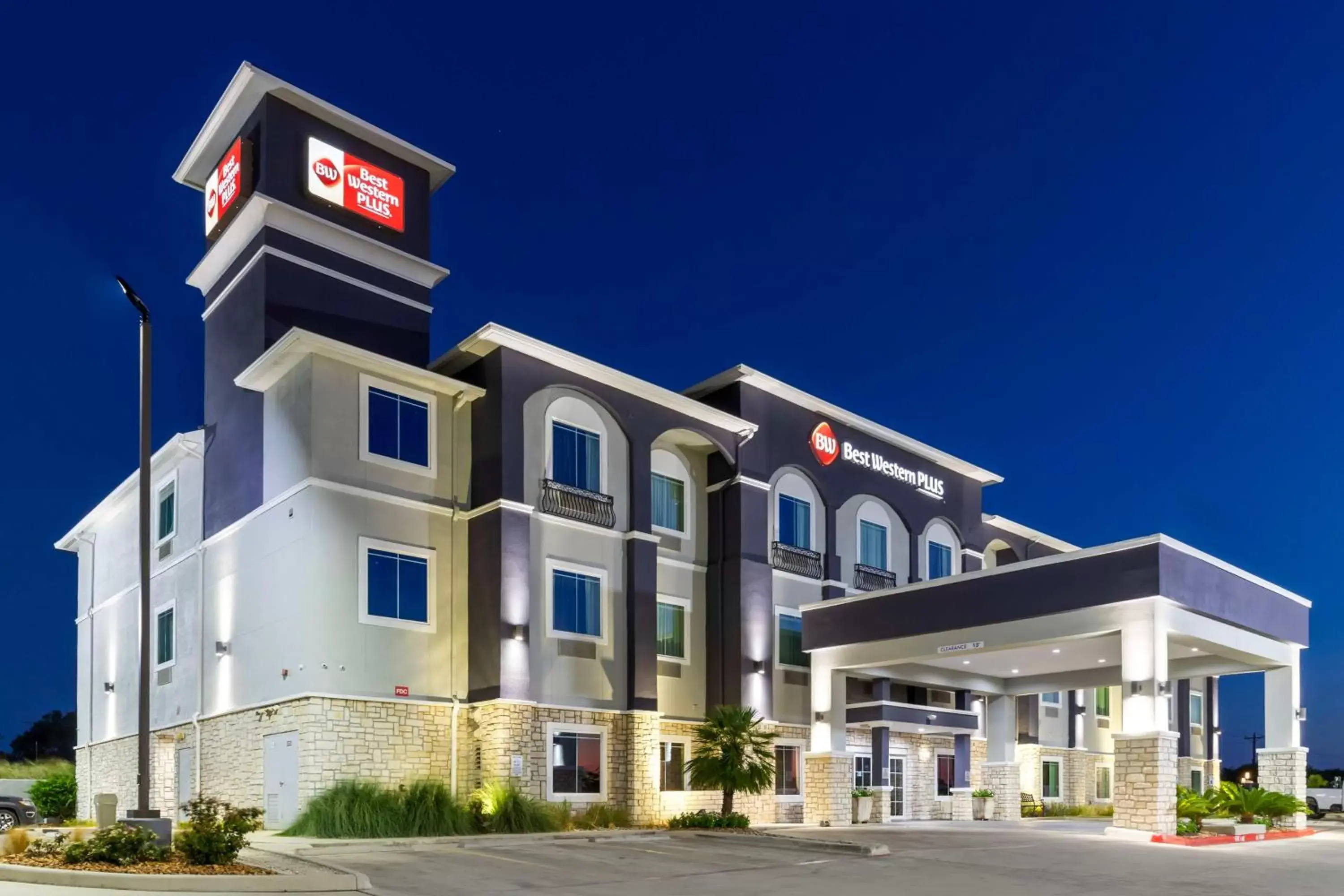 Property building in Best Western Plus Pleasanton Hotel Property building in Best Western Plus Pleasanton Hotel