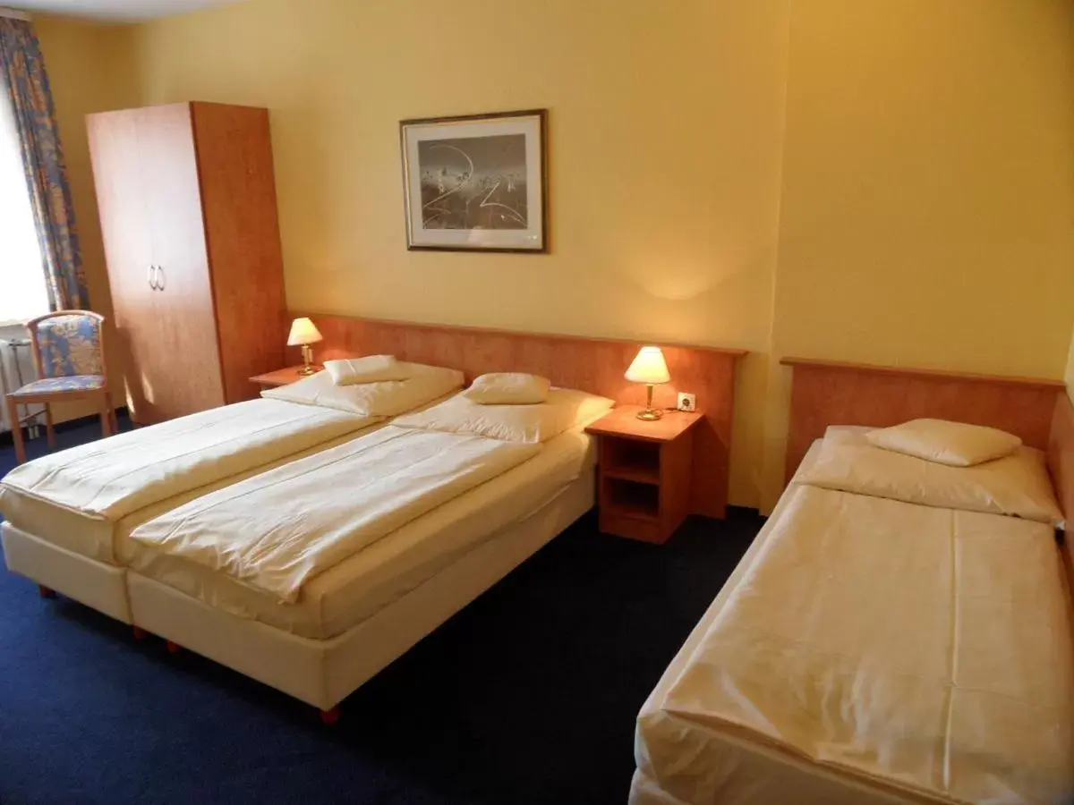 Triple Room in Friends Hotel Kerpen Triple Room in Friends Hotel Kerpen