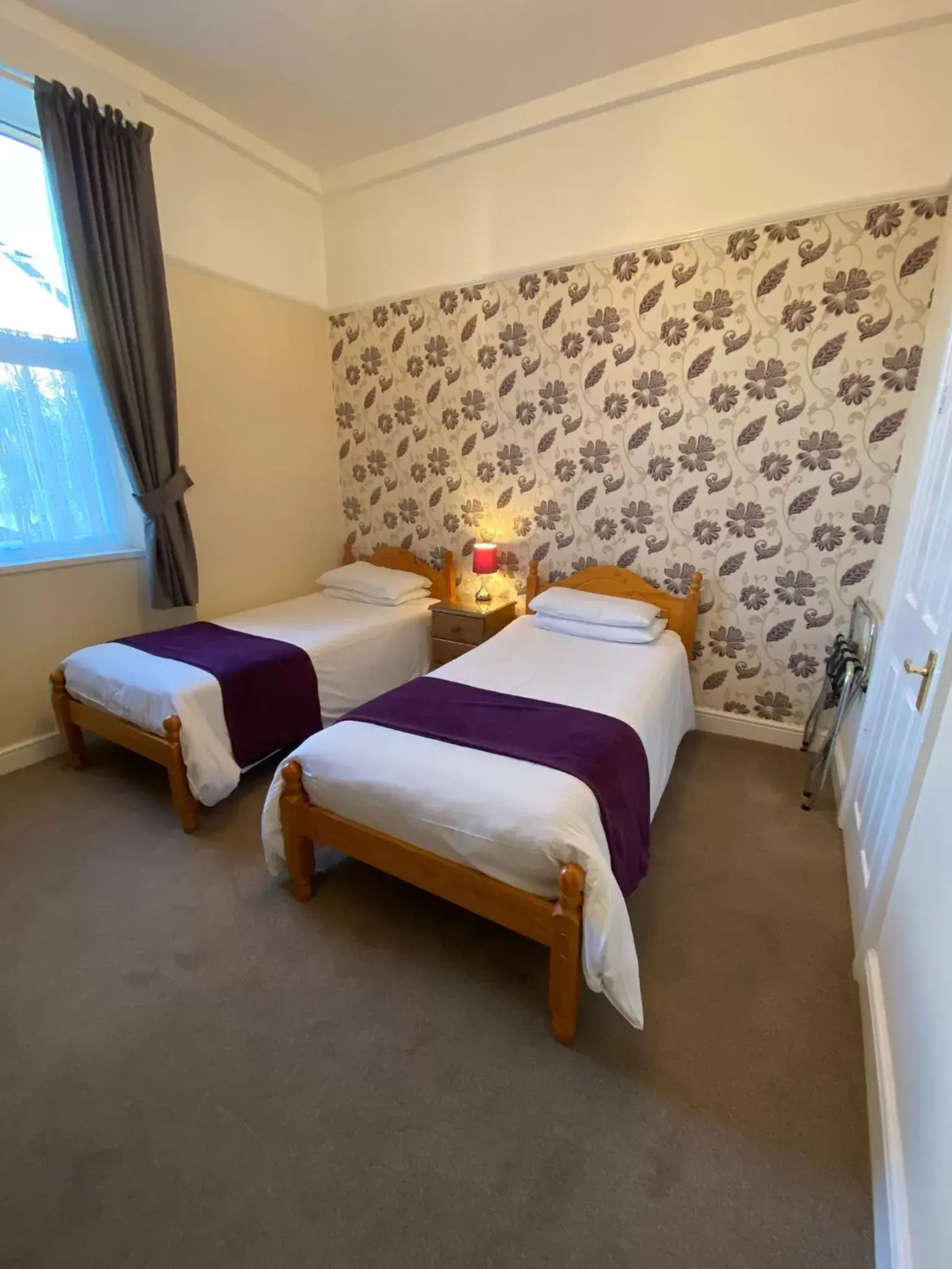 Photo of the whole room, Bed in Paignton Court