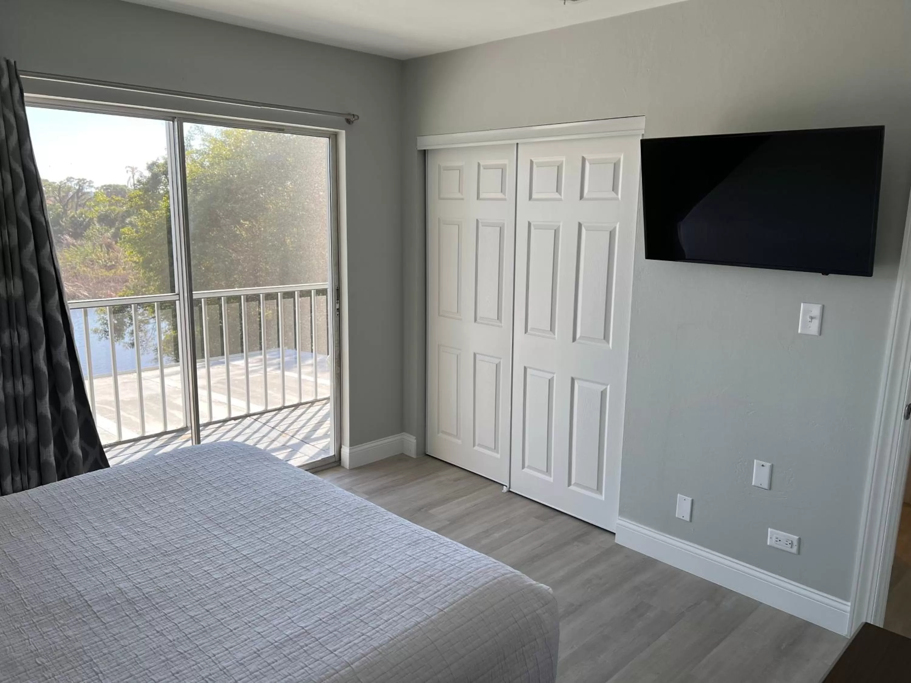 Bed in Marco Island Lakeside Inn