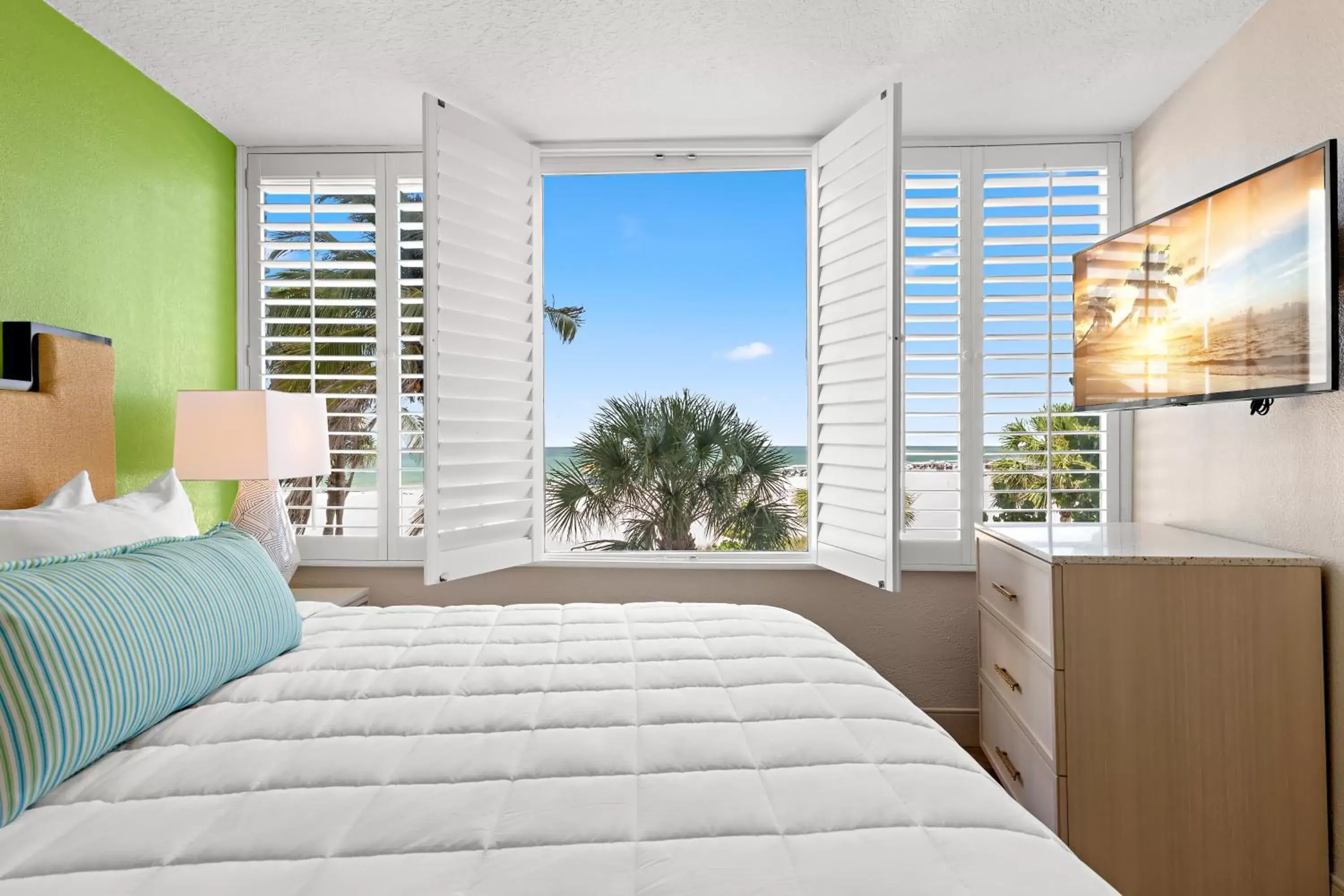 Bedroom in Bellwether Beach Resort