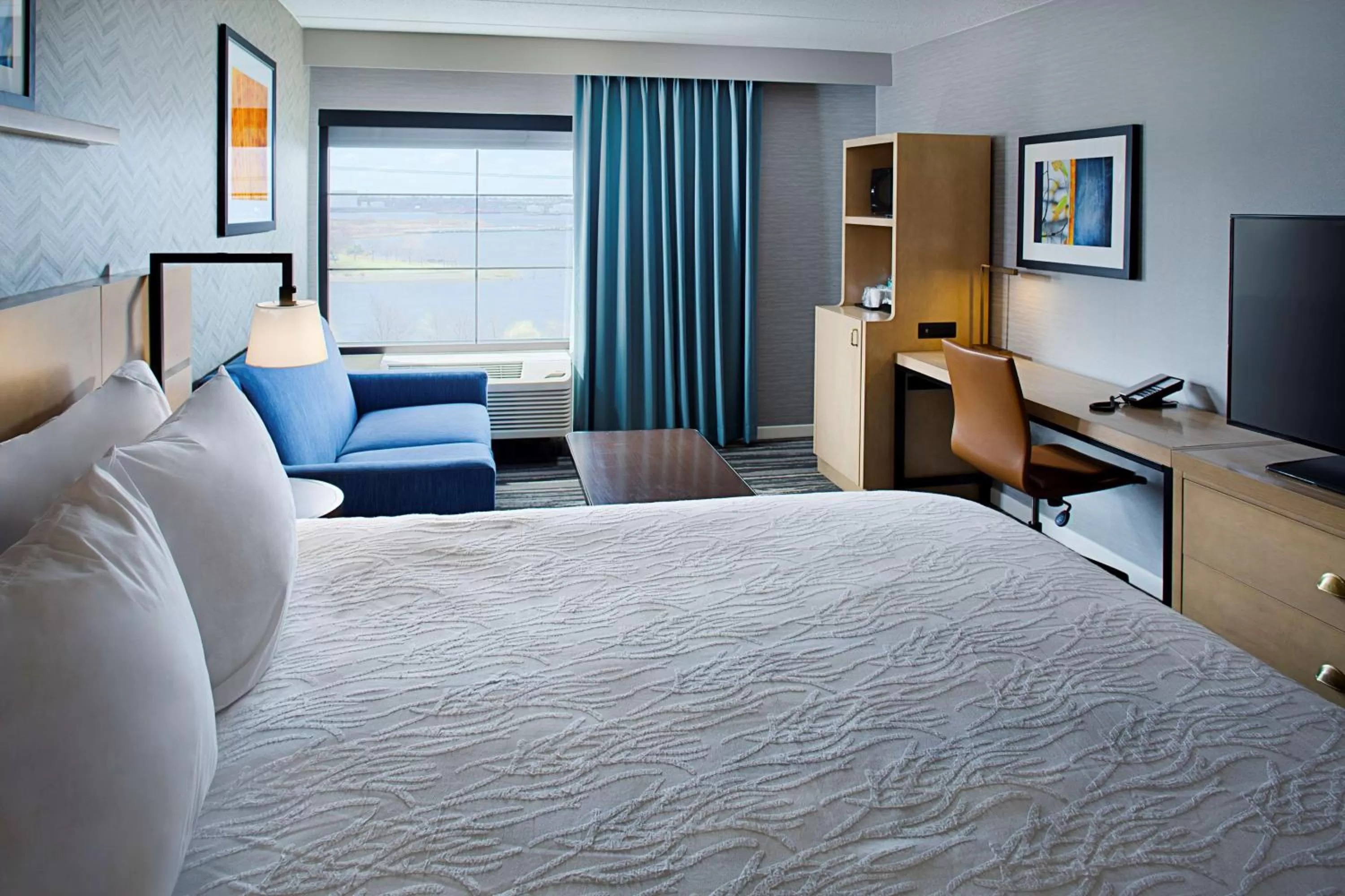 Bedroom, Bed in Hilton Garden Inn Providence