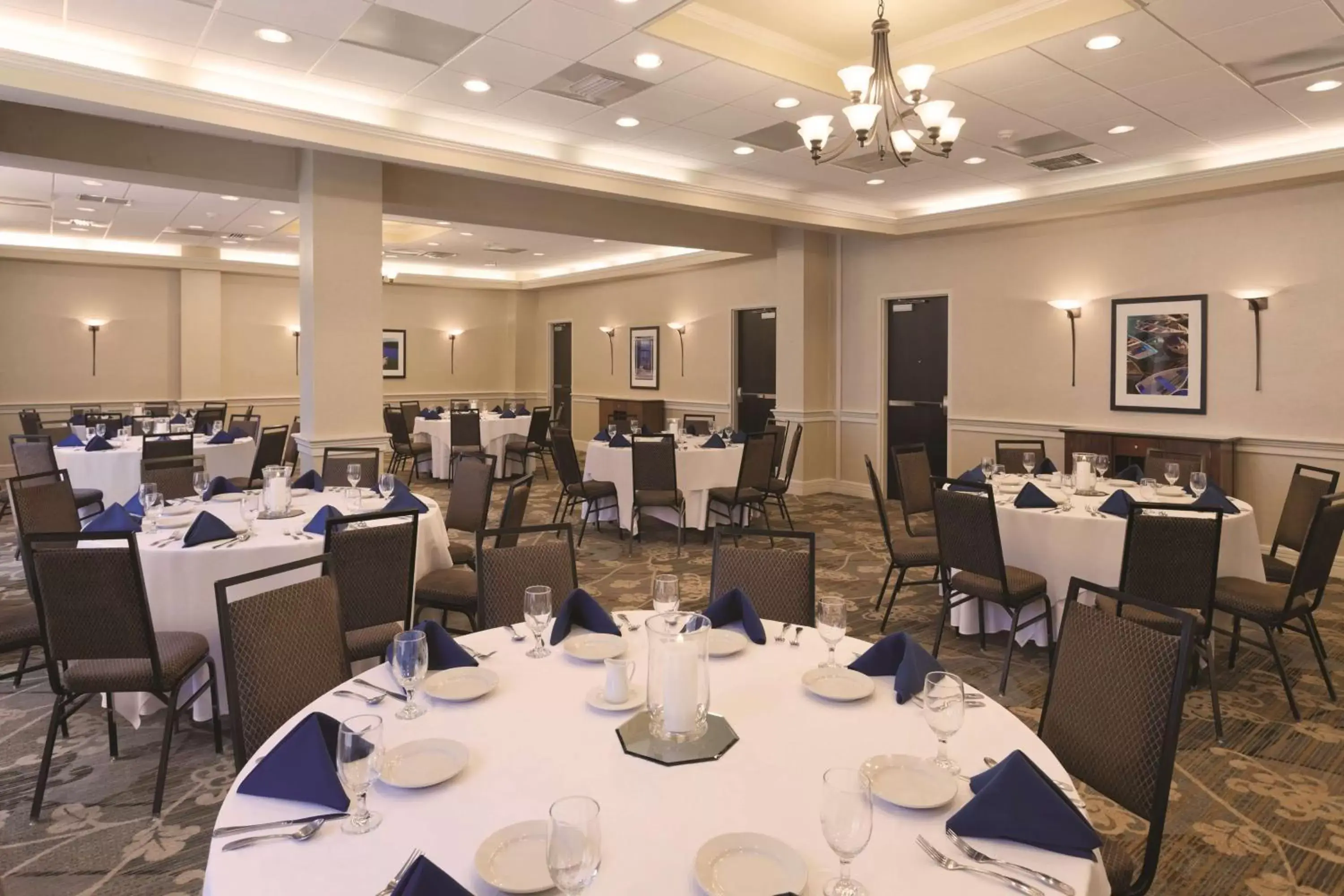 Meeting/conference room, Restaurant/Places to Eat in Embassy Suites by Hilton Portland Maine