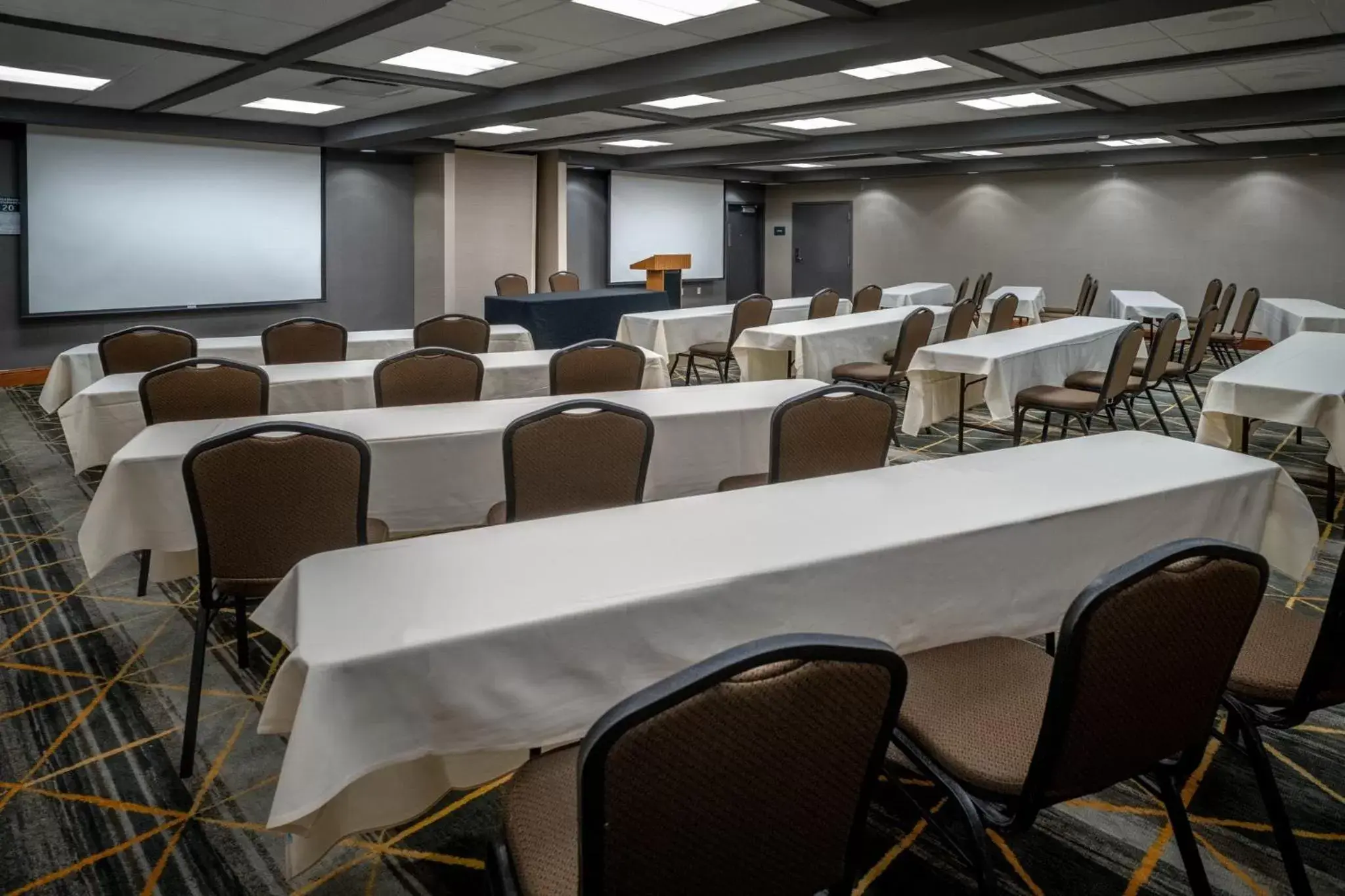 Meeting/conference room in Holiday Inn Hotel & Suites Beckley, an IHG Hotel
