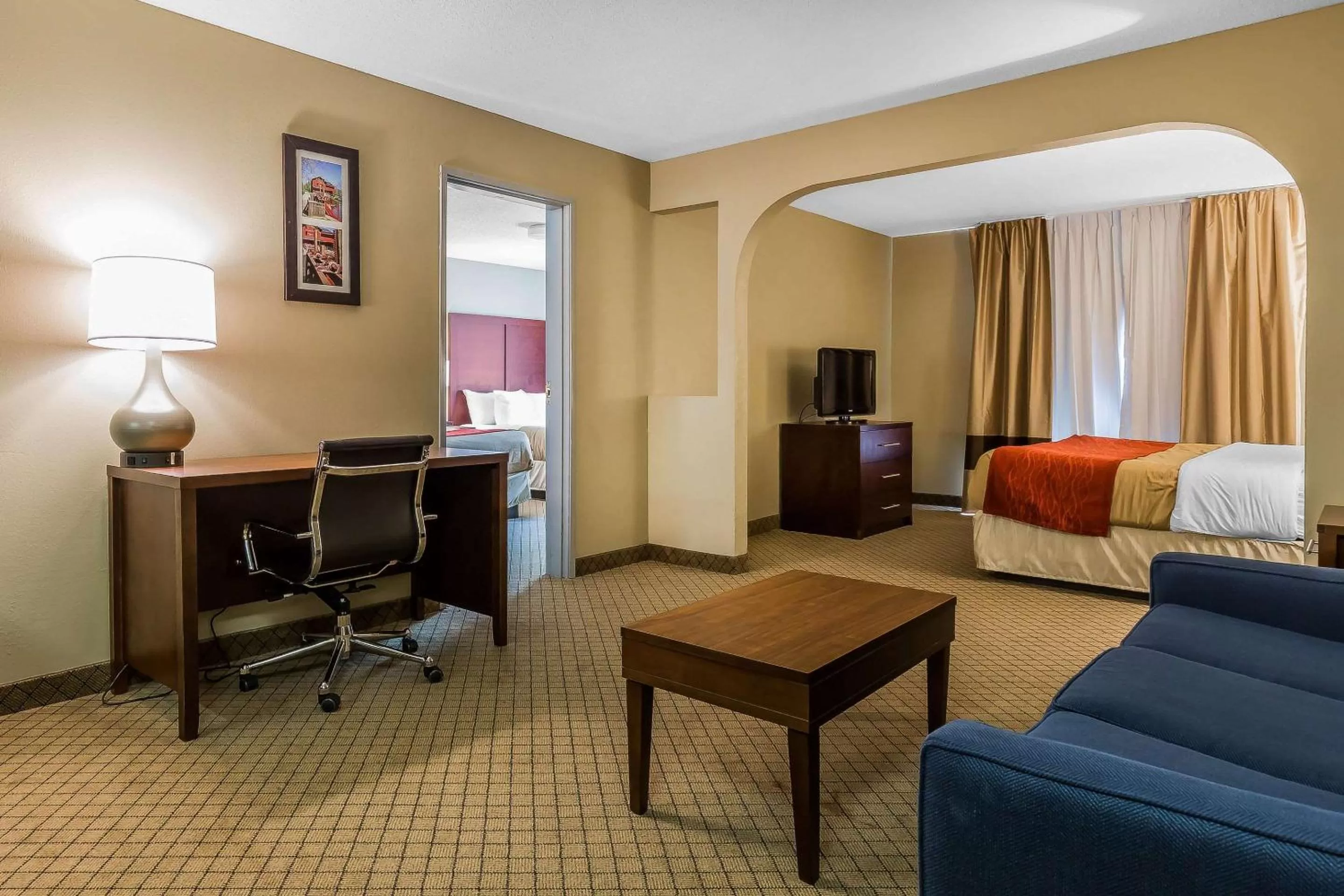 Photo of the whole room, Bed in Comfort Inn & Suites Mishawaka-South Bend