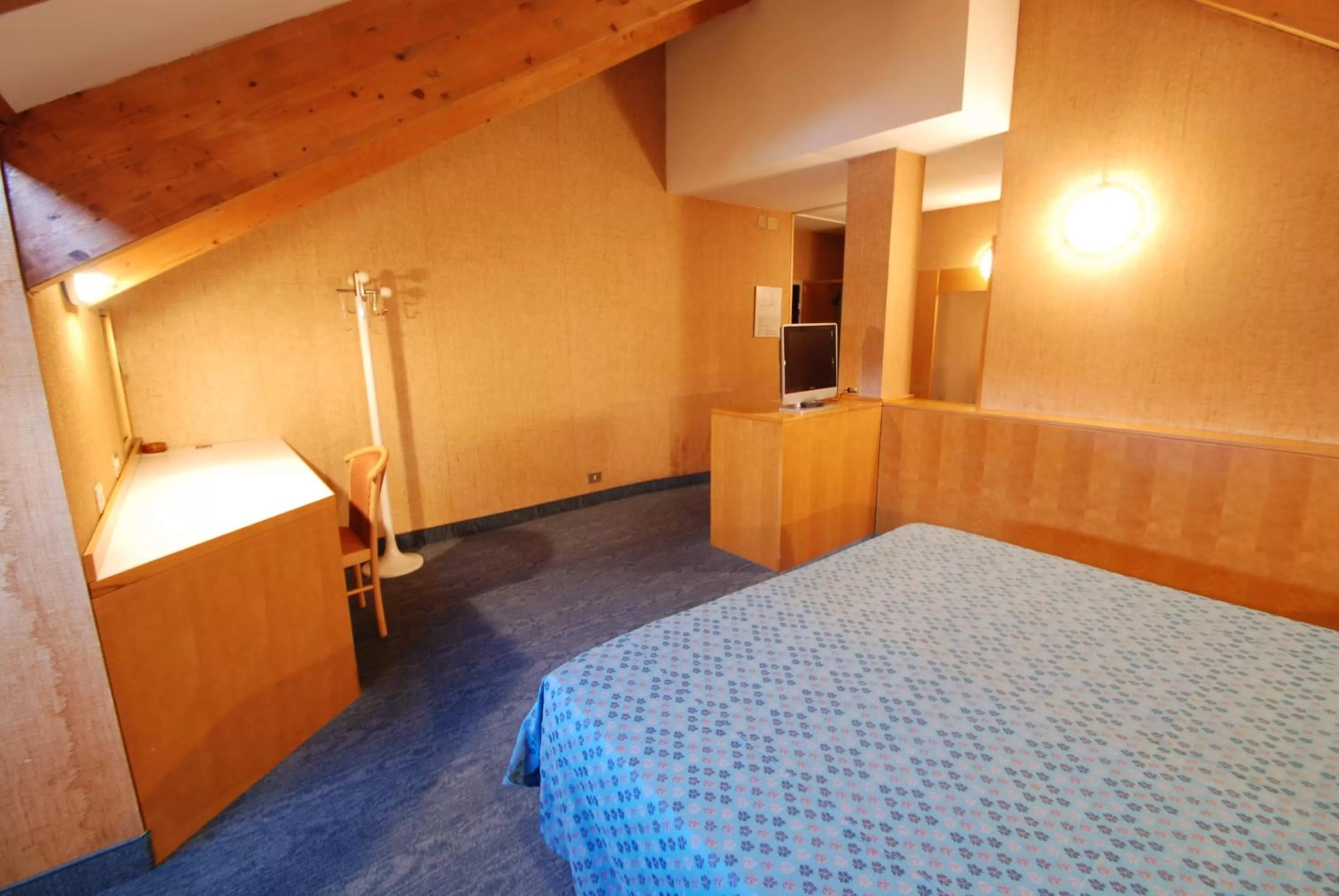 Photo of the whole room, Bed in Hotel Palace Bologna Centro