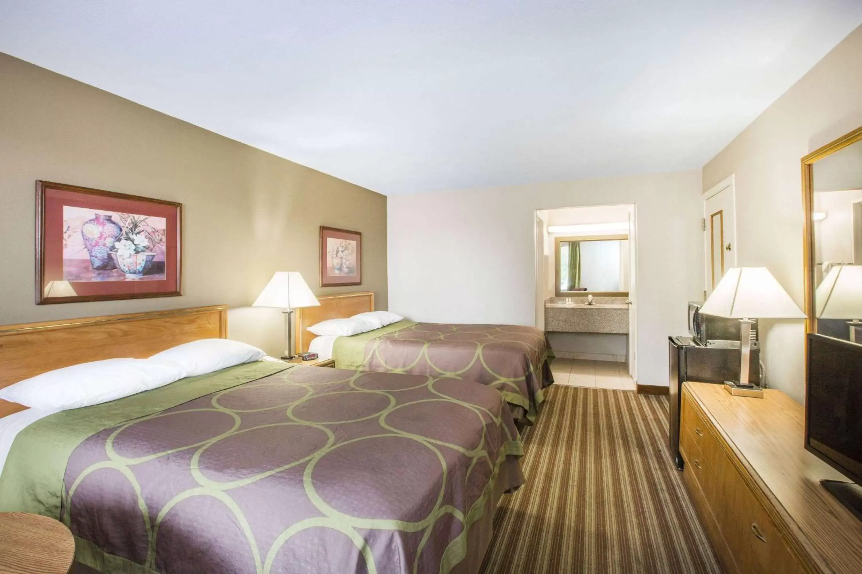 Photo of the whole room, Bed in Super 8 by Wyndham Oxford Photo of the whole room, Bed in Super 8 by Wyndham Oxford