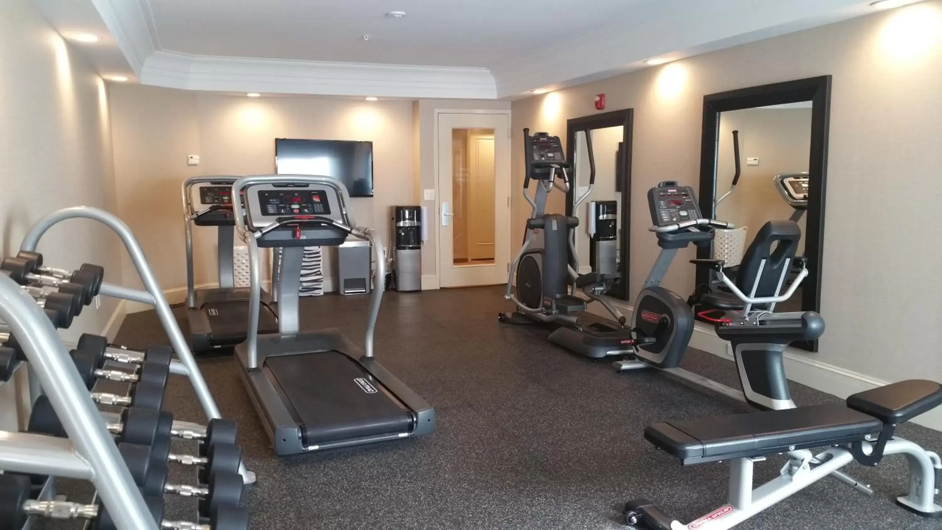 Fitness centre/facilities in Town & Country Inn and Suites