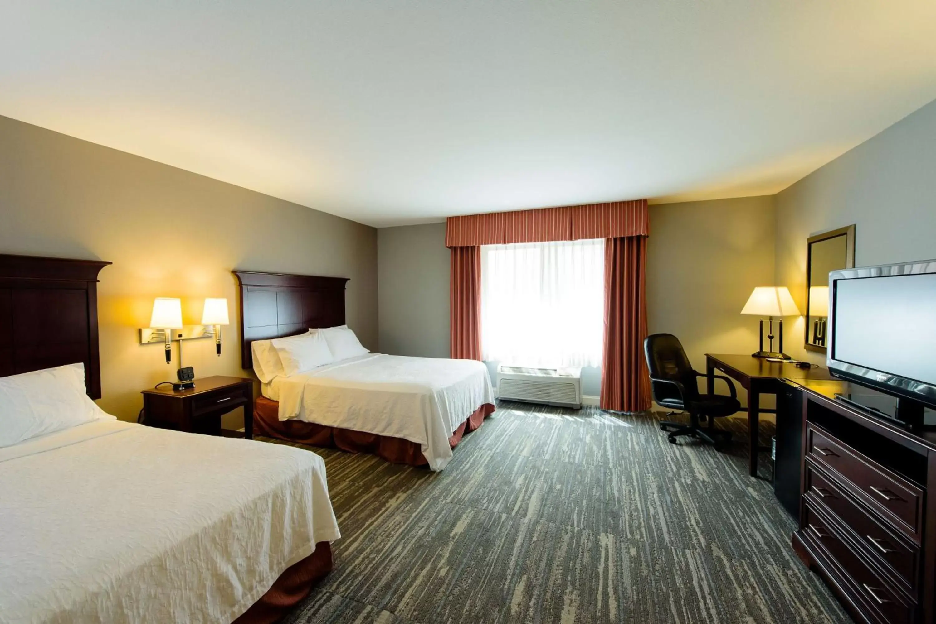 Bed in Hampton Inn & Suites Denver/Highlands Ranch