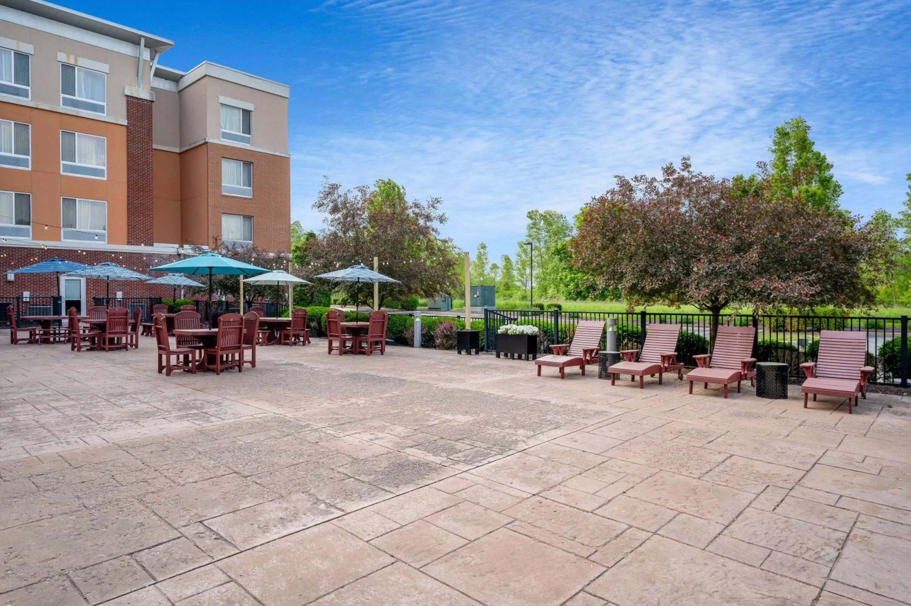 Inner courtyard view in Wyndham Noblesville