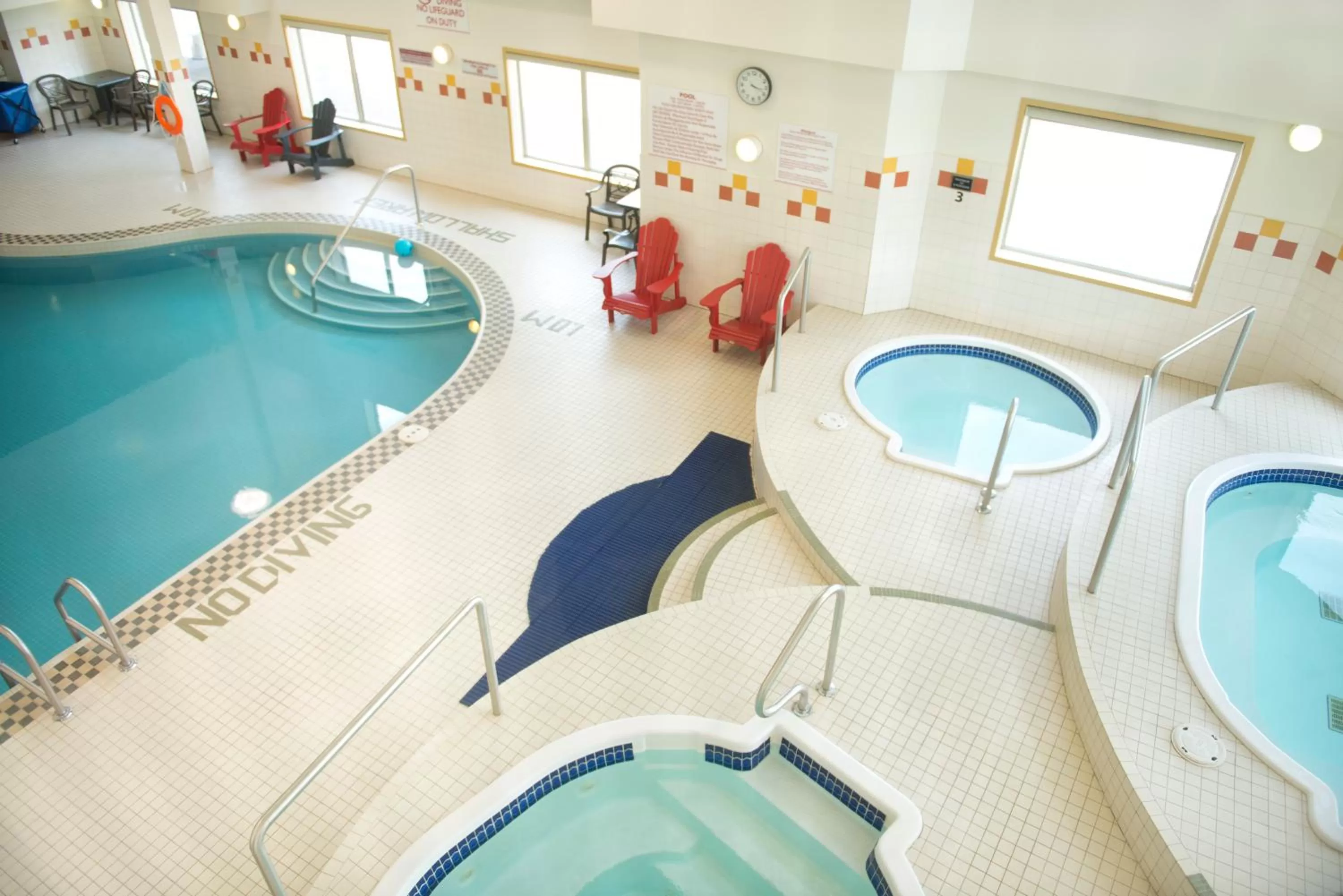 Swimming pool in Gold Eagle Lodge