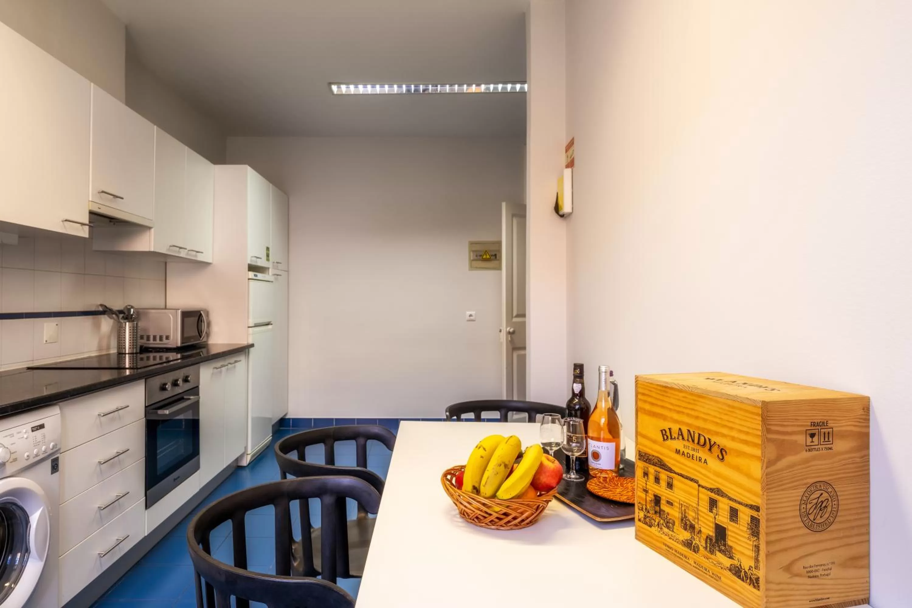 Kitchen or kitchenette in The Wine Lodges by An Island Apart