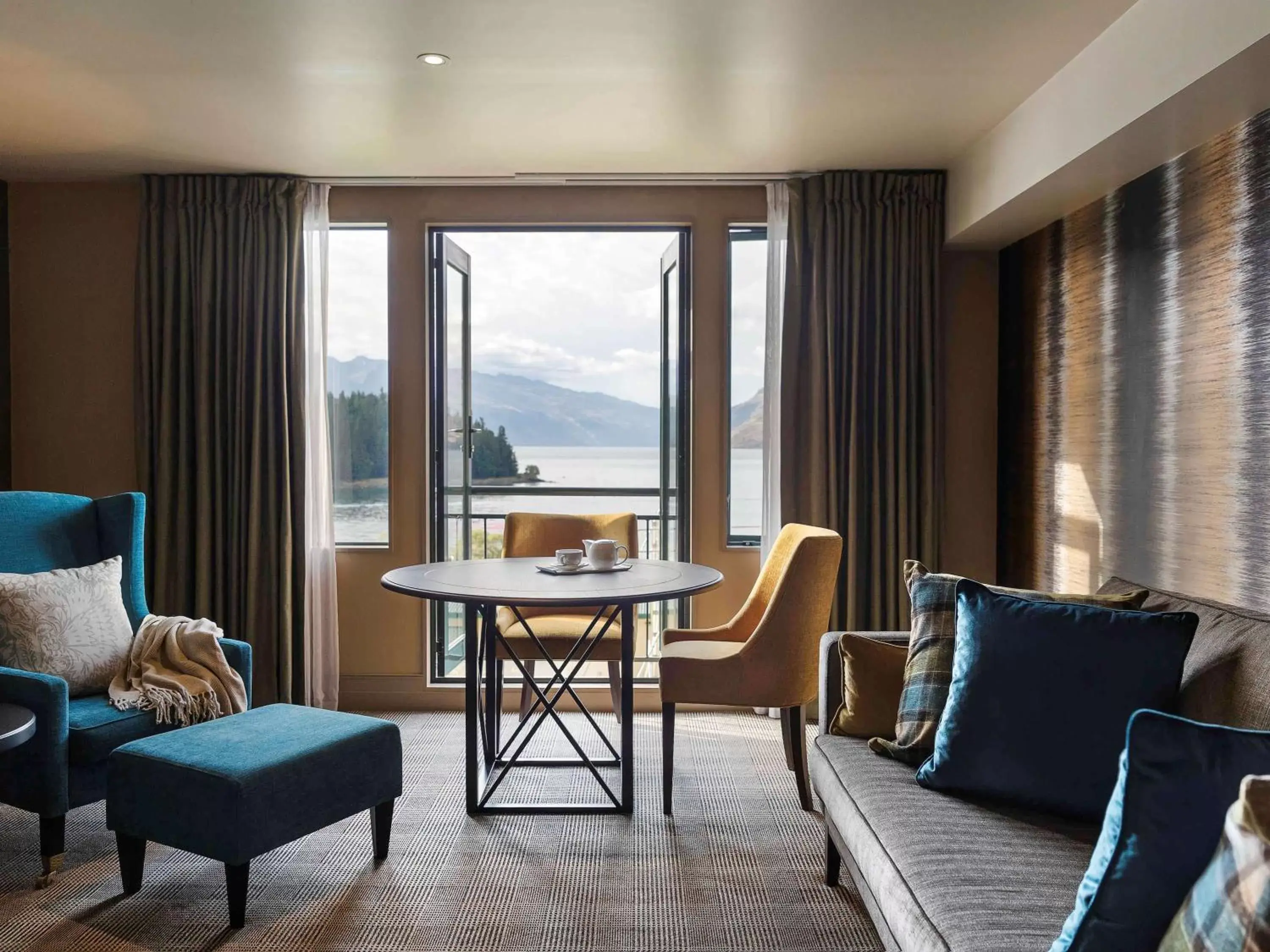 Photo of the whole room, Seating Area in Hotel St Moritz Queenstown - MGallery by Sofitel