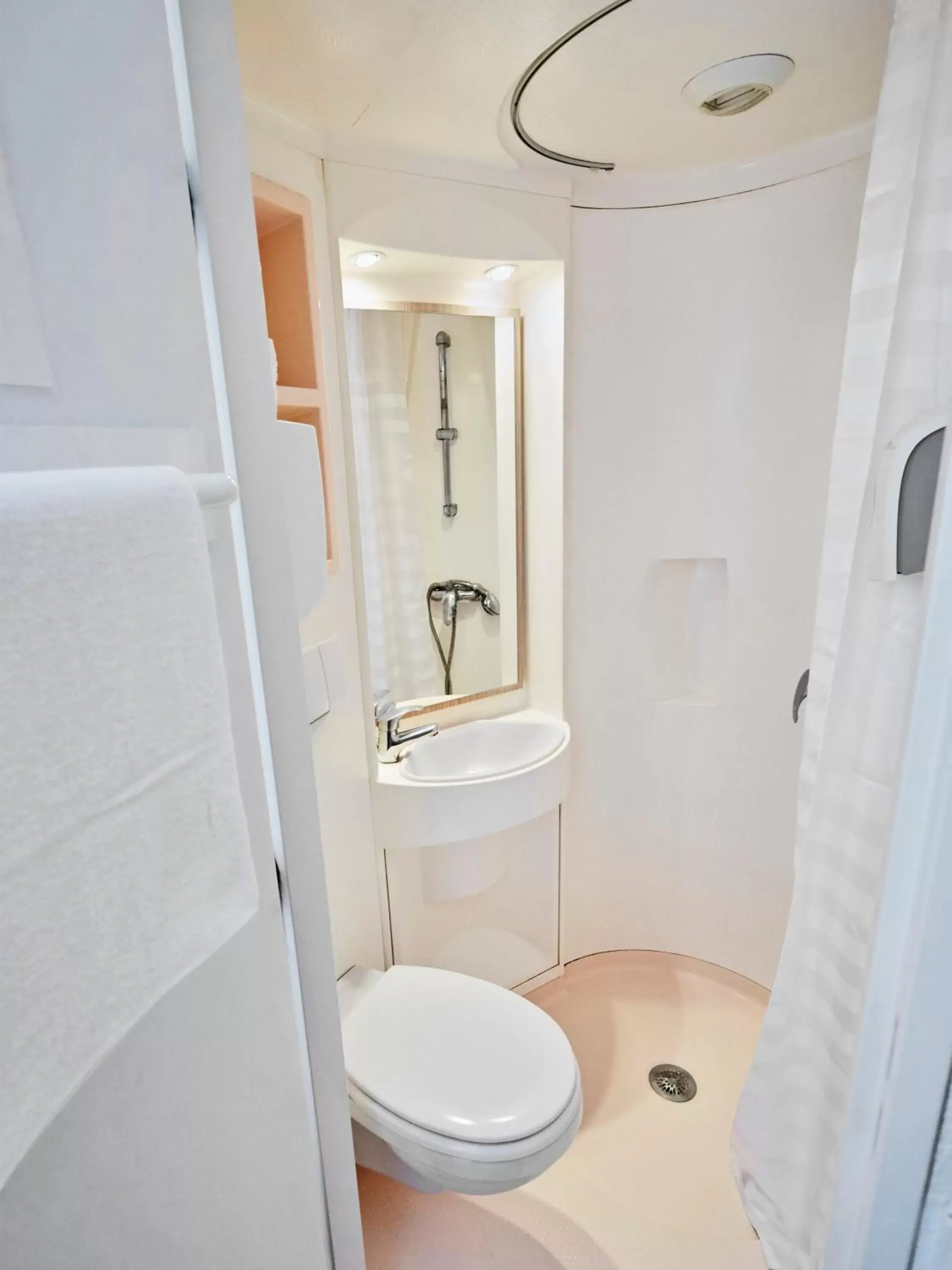 Shower, Bathroom in Premiere Classe Cergy Saint Christophe