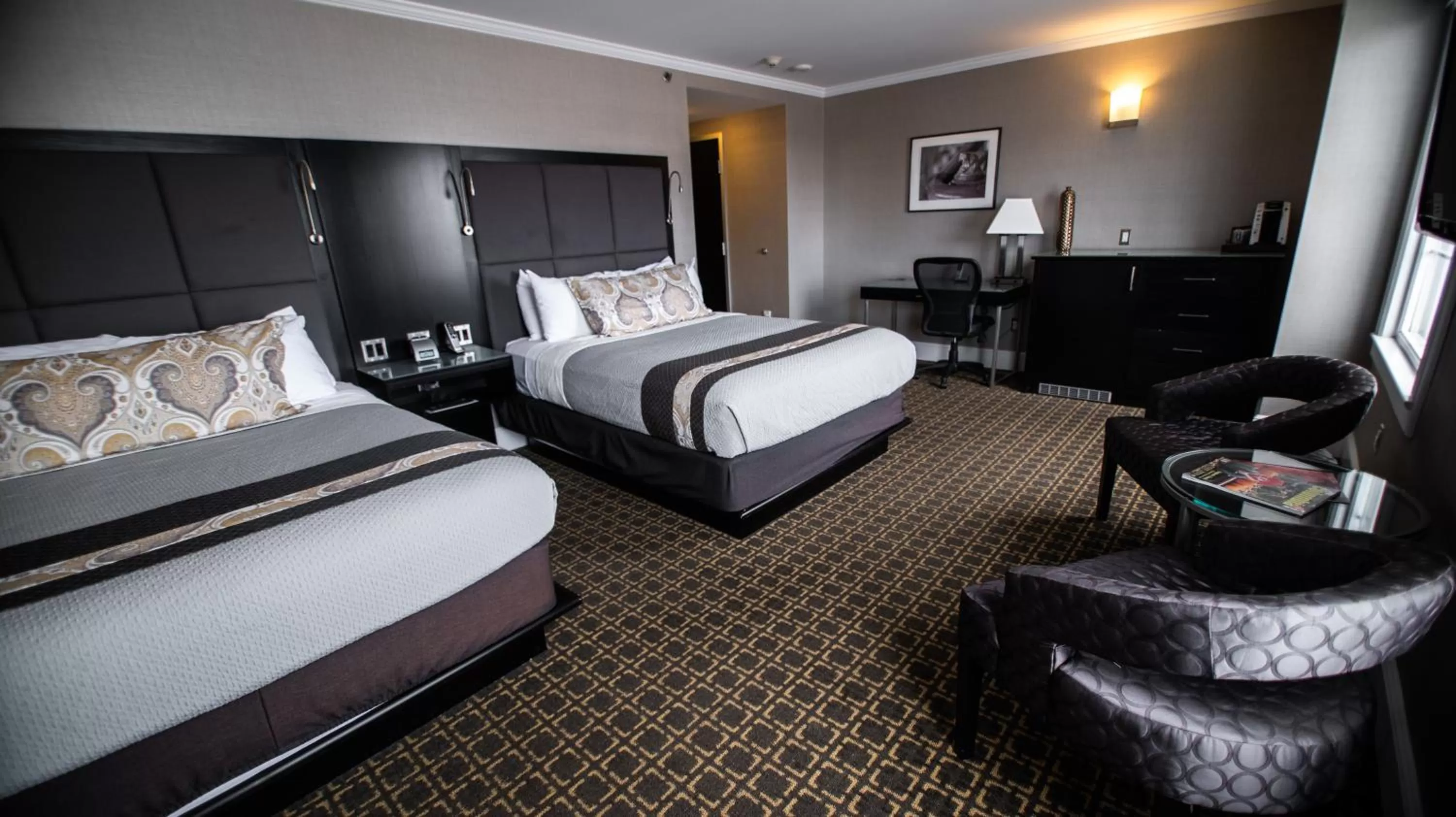 Bed in voco The Tiger Hotel, Columbia, MO by IHG