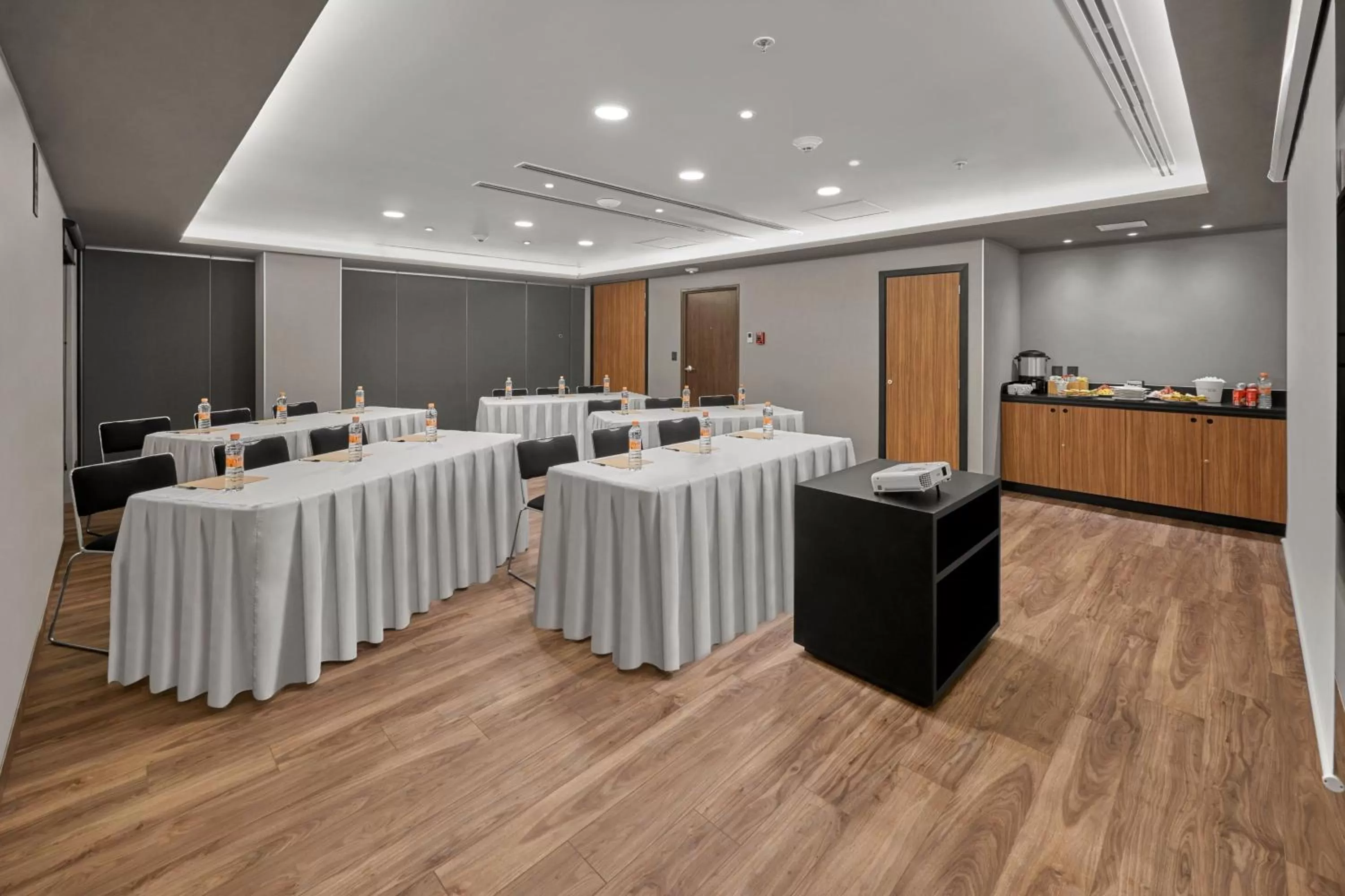 Meeting/conference room in City Express Plus by Marriott Leon Centro de Convenciones