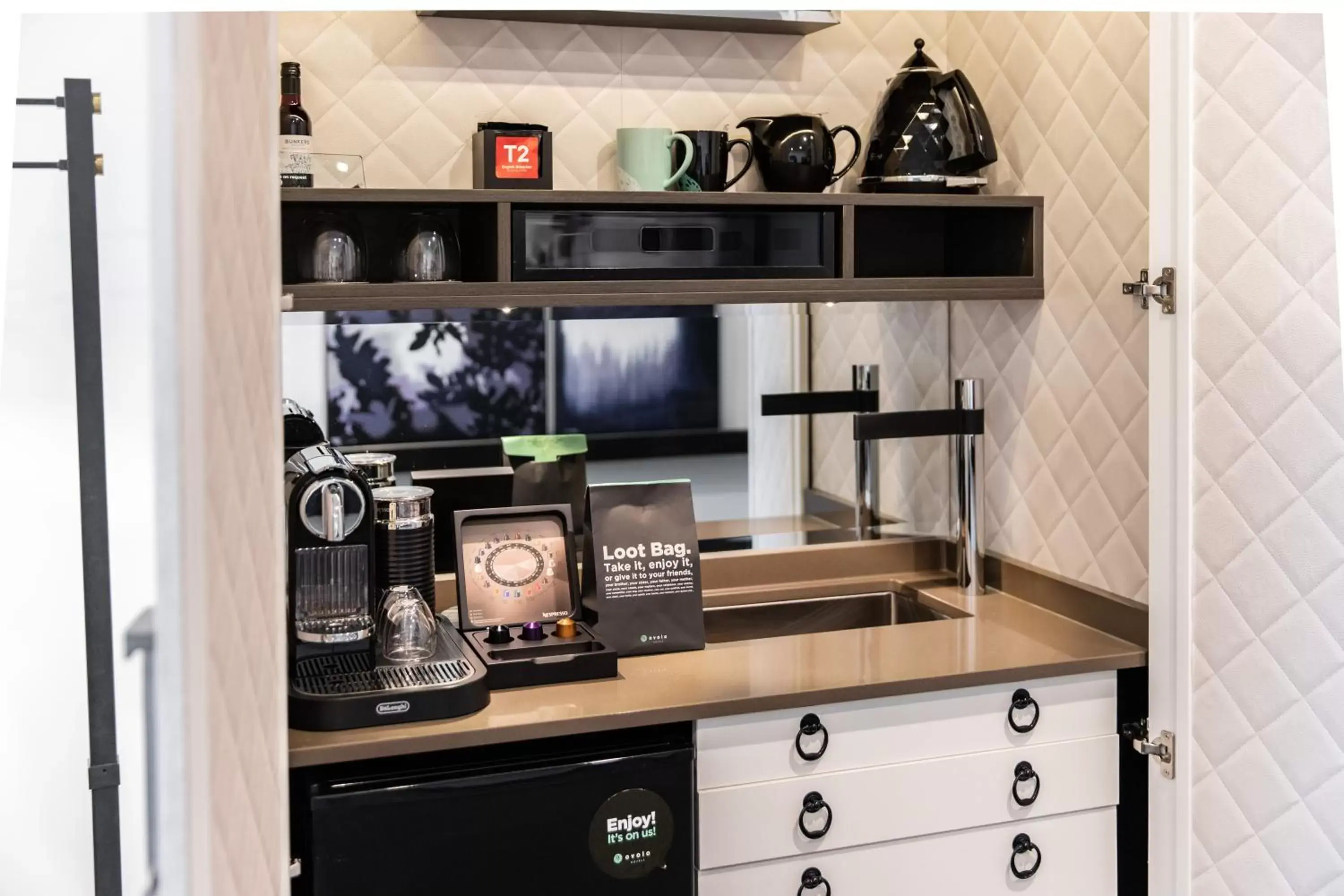 Coffee/tea facilities, Kitchen/Kitchenette in The Inchcolm by Ovolo