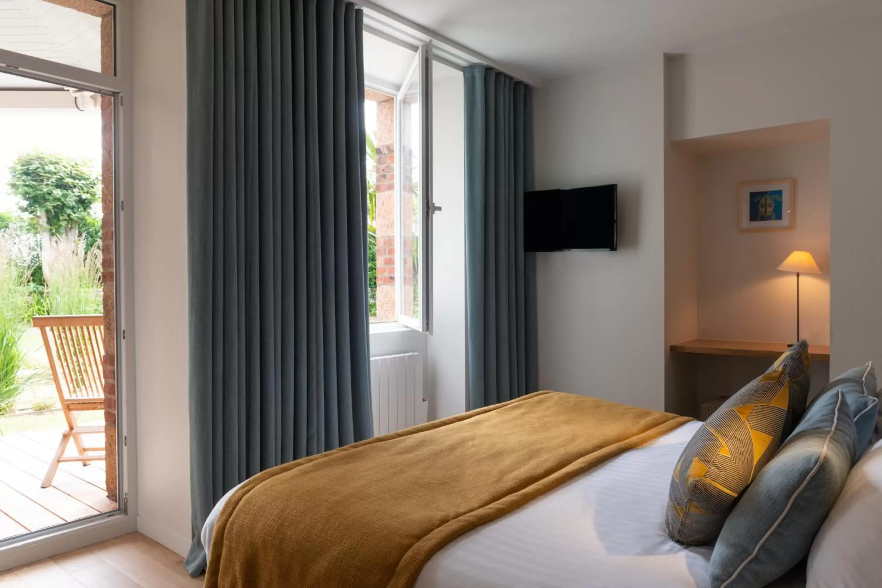 Superior Double Room with Garden View And Terrace in Hôtel Les Costans, The Originals Relais Superior Double Room with Garden View And Terrace in Hôtel Les Costans, The Originals Relais